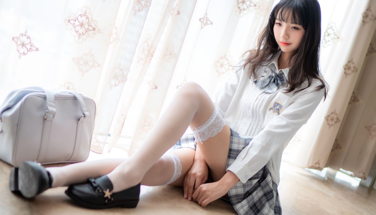 微博美少女西瓜Cosplay性感写真JK格子裙 (23)