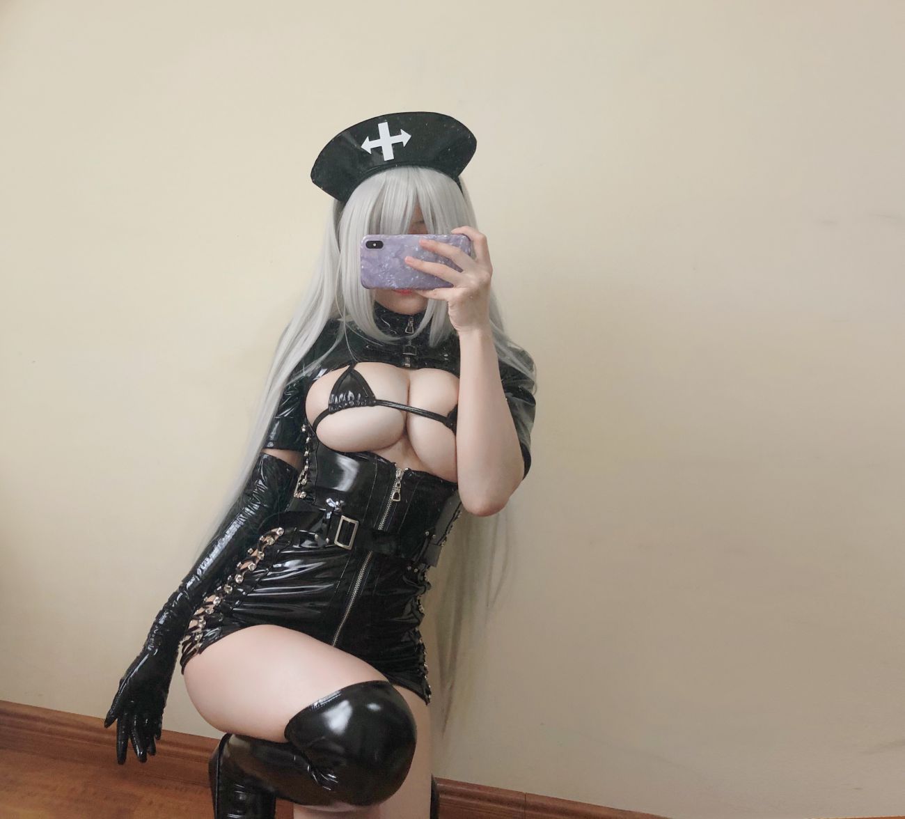 微博美少女小仓千代w性感写真暗黑护士自拍 (16)