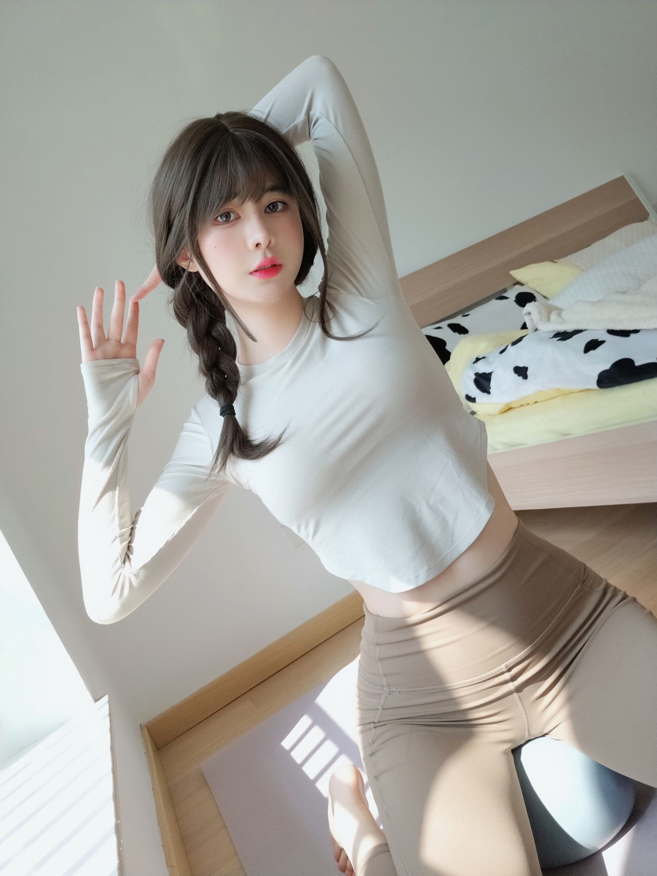 微博美少女眼酱大魔王w性感写真瑜伽服 (18)