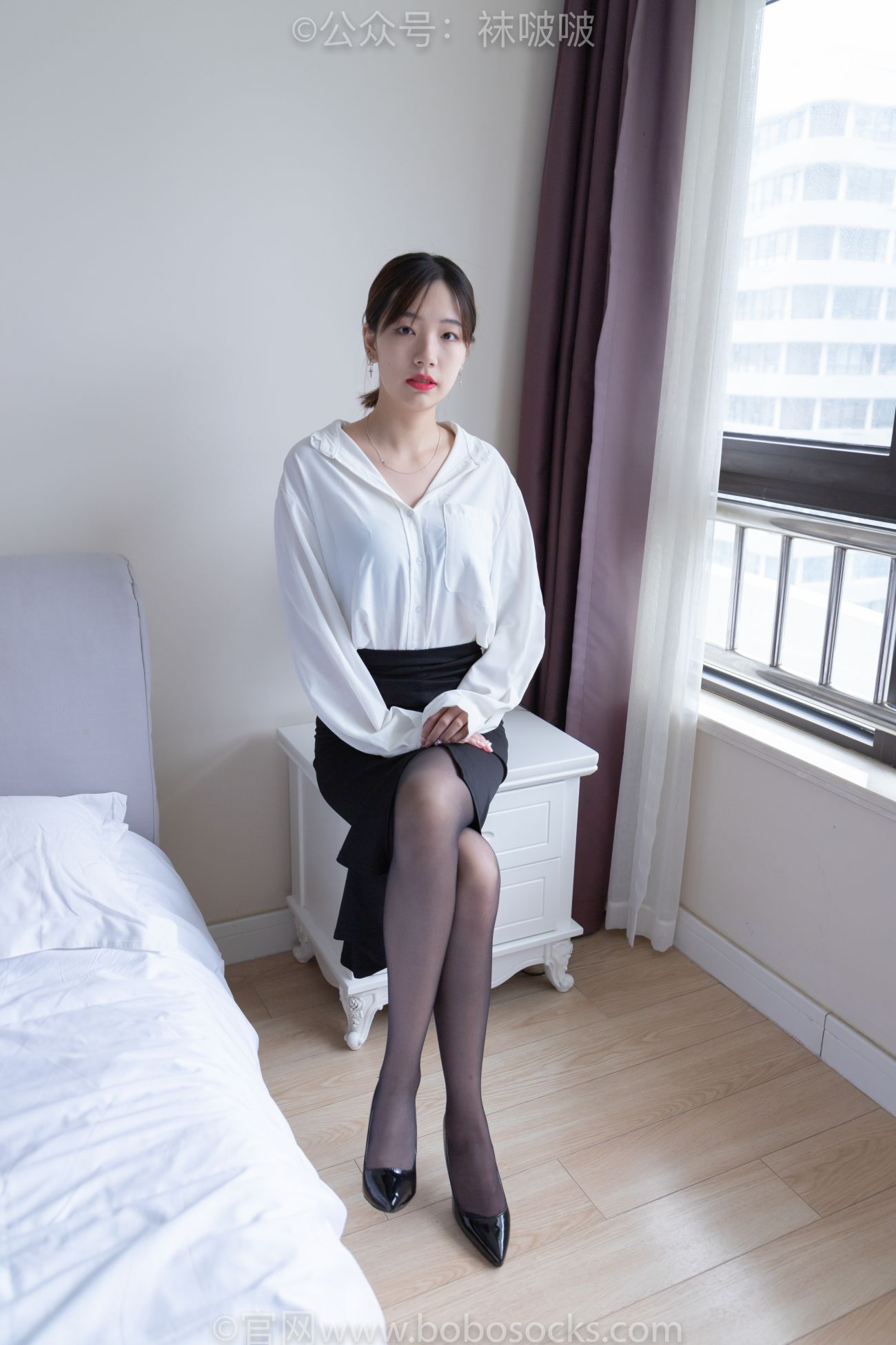 BoBoSocks袜啵啵美少女丝袜美脚写真第No.017期小甜豆OL制服高跟鞋黑丝 (22)