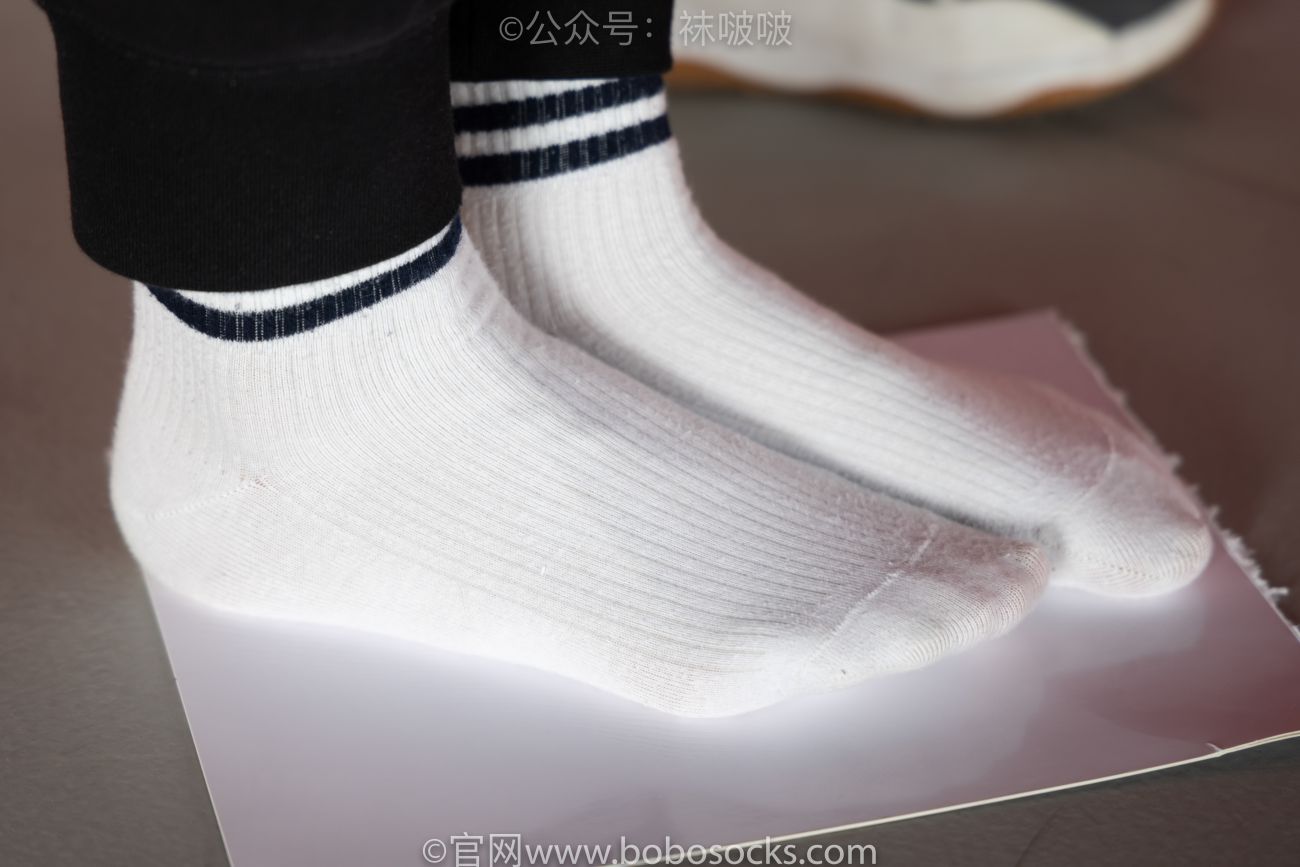 BoBoSocks袜啵啵美少女丝袜美脚写真第No.018期木木运动鞋白棉袜裸足 (69)