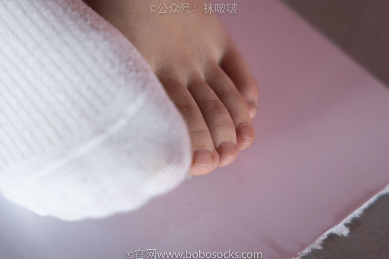 BoBoSocks袜啵啵美少女丝袜美脚写真第No.018期木木运动鞋白棉袜裸足 (89)