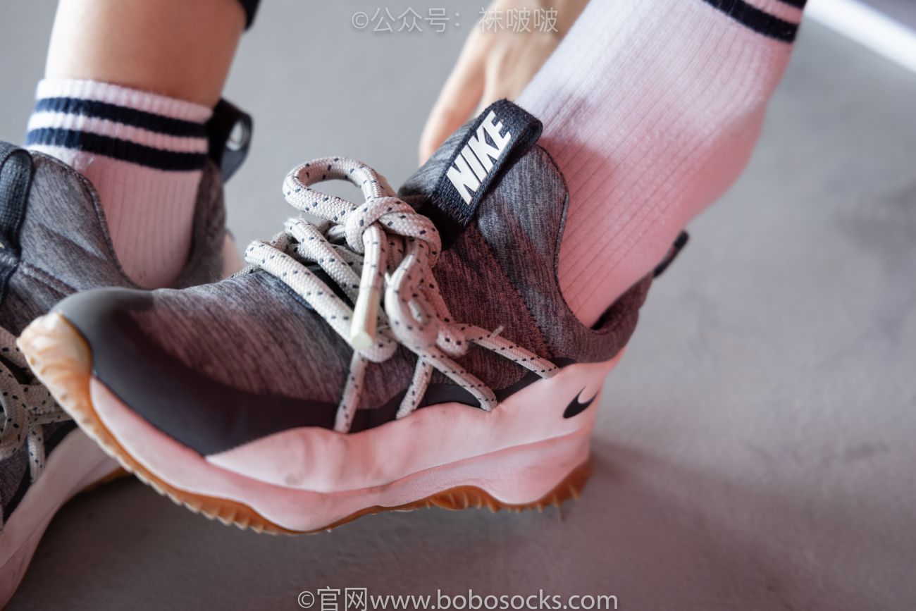 BoBoSocks袜啵啵美少女丝袜美脚写真第No.018期木木运动鞋白棉袜裸足 (31)