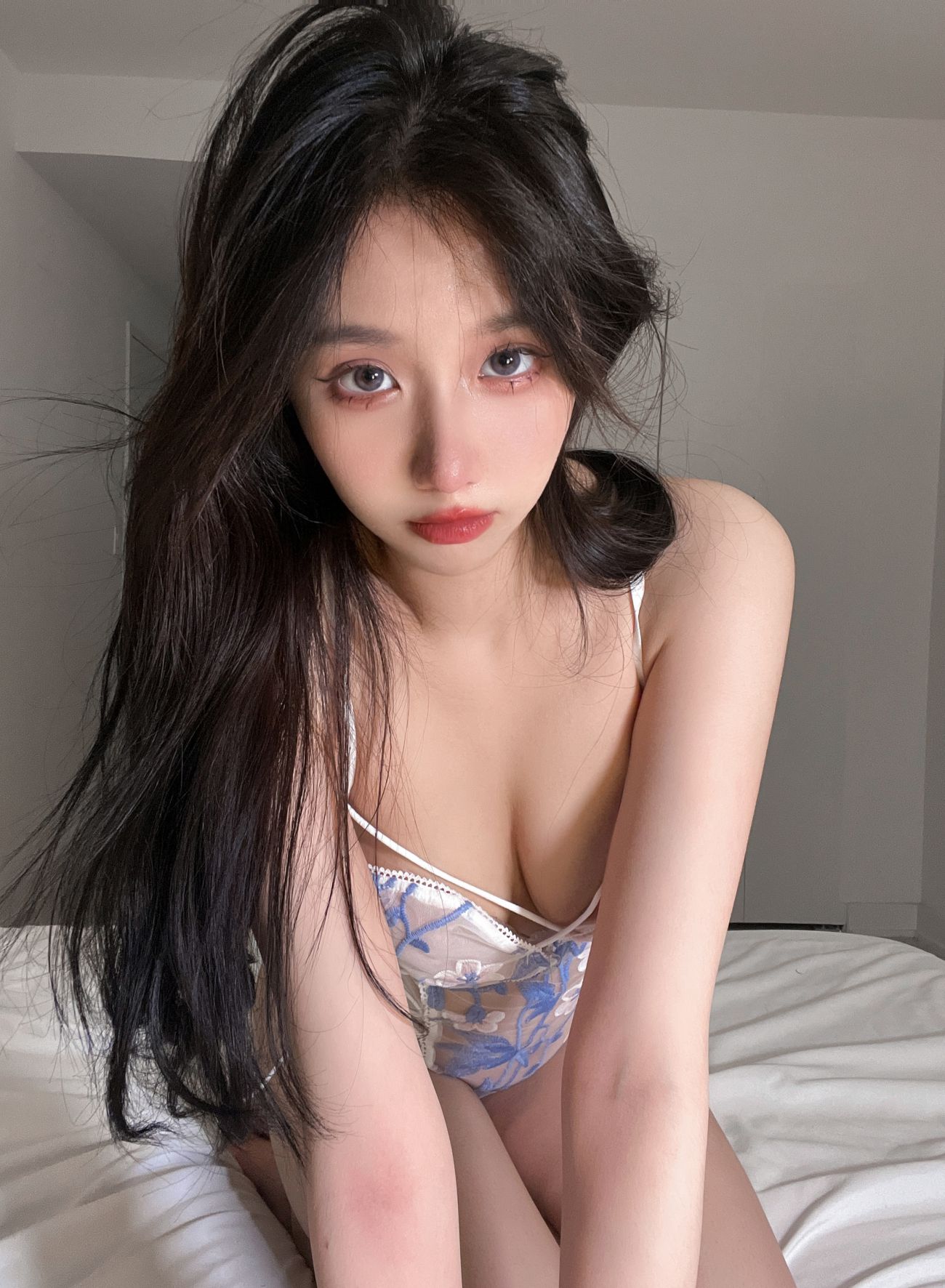 微博美少女果咩酱w性感写真紫光夜 (2)