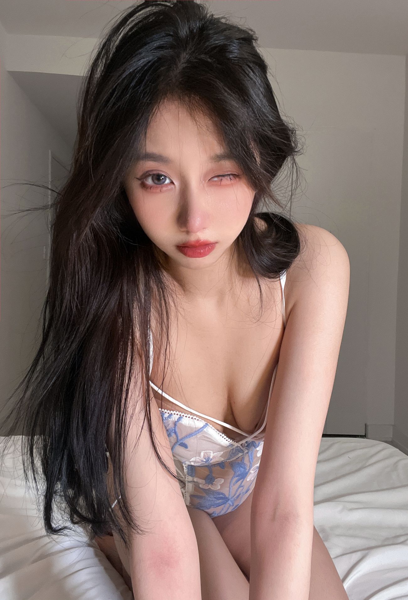 微博美少女果咩酱w性感写真紫光夜 (47)