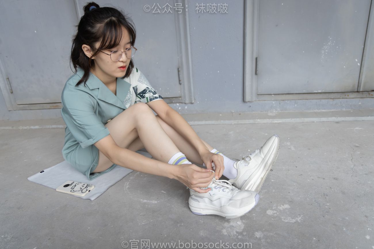 BoBoSocks袜啵啵美少女丝袜美脚写真第No.025期熊熊安踏运动鞋白色棉袜裸足 (40)