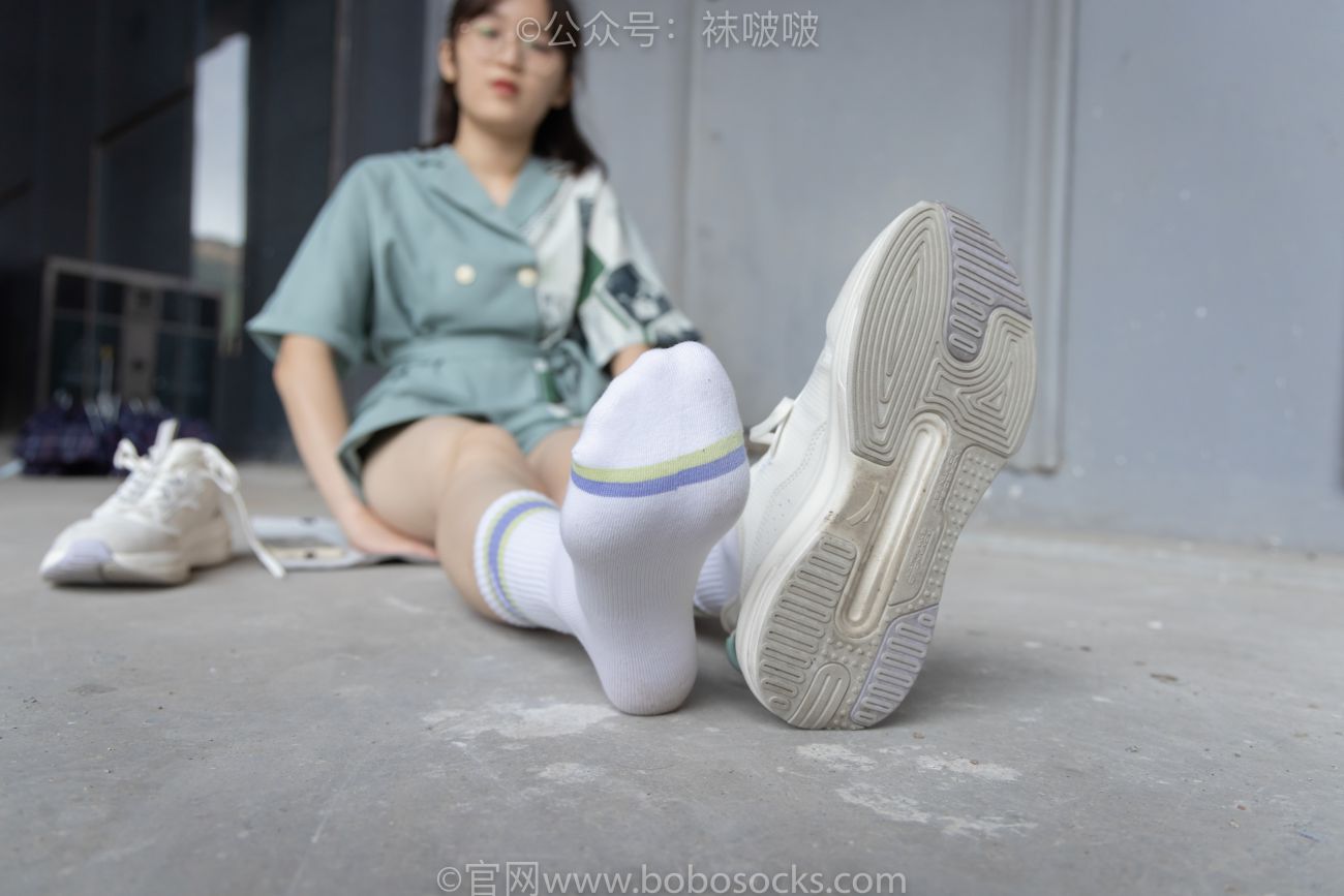 BoBoSocks袜啵啵美少女丝袜美脚写真第No.025期熊熊安踏运动鞋白色棉袜裸足 (54)