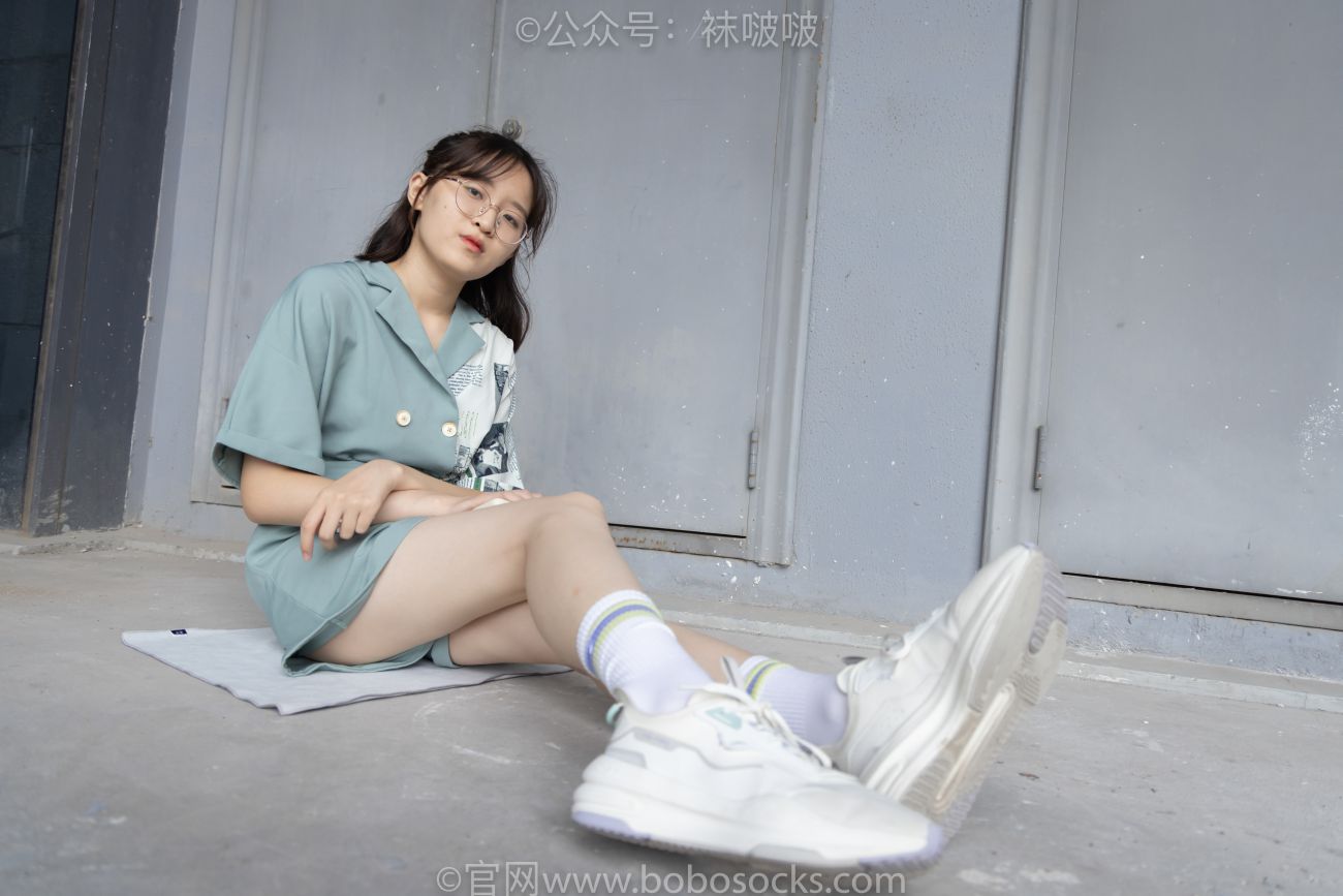 BoBoSocks袜啵啵美少女丝袜美脚写真第No.025期熊熊安踏运动鞋白色棉袜裸足 (28)