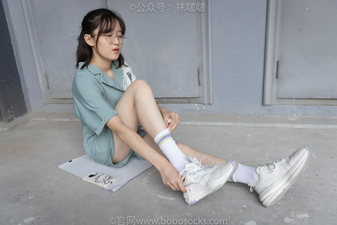 BoBoSocks袜啵啵美少女丝袜美脚写真第No.025期熊熊安踏运动鞋白色棉袜裸足 (42)