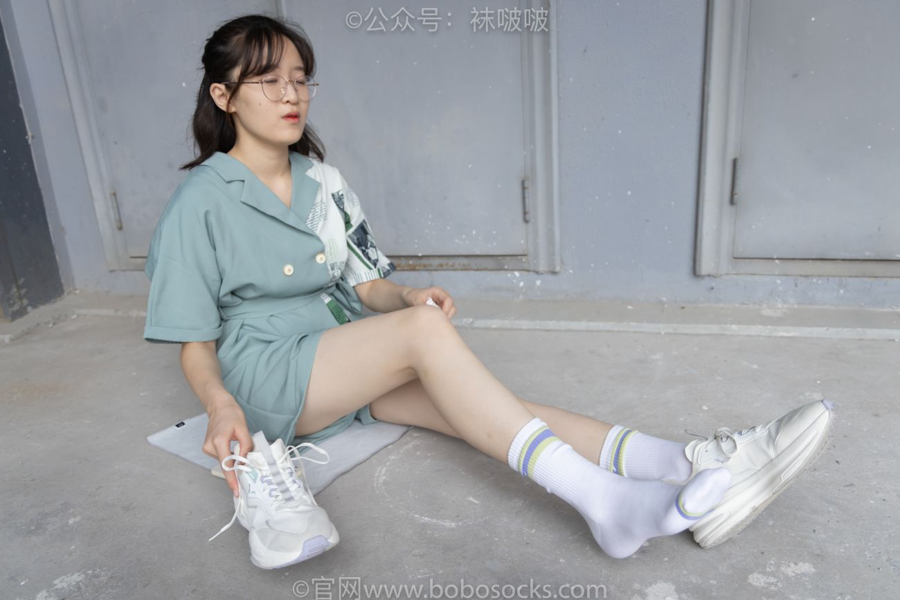 BoBoSocks袜啵啵美少女丝袜美脚写真第No.025期熊熊安踏运动鞋白色棉袜裸足 (45)