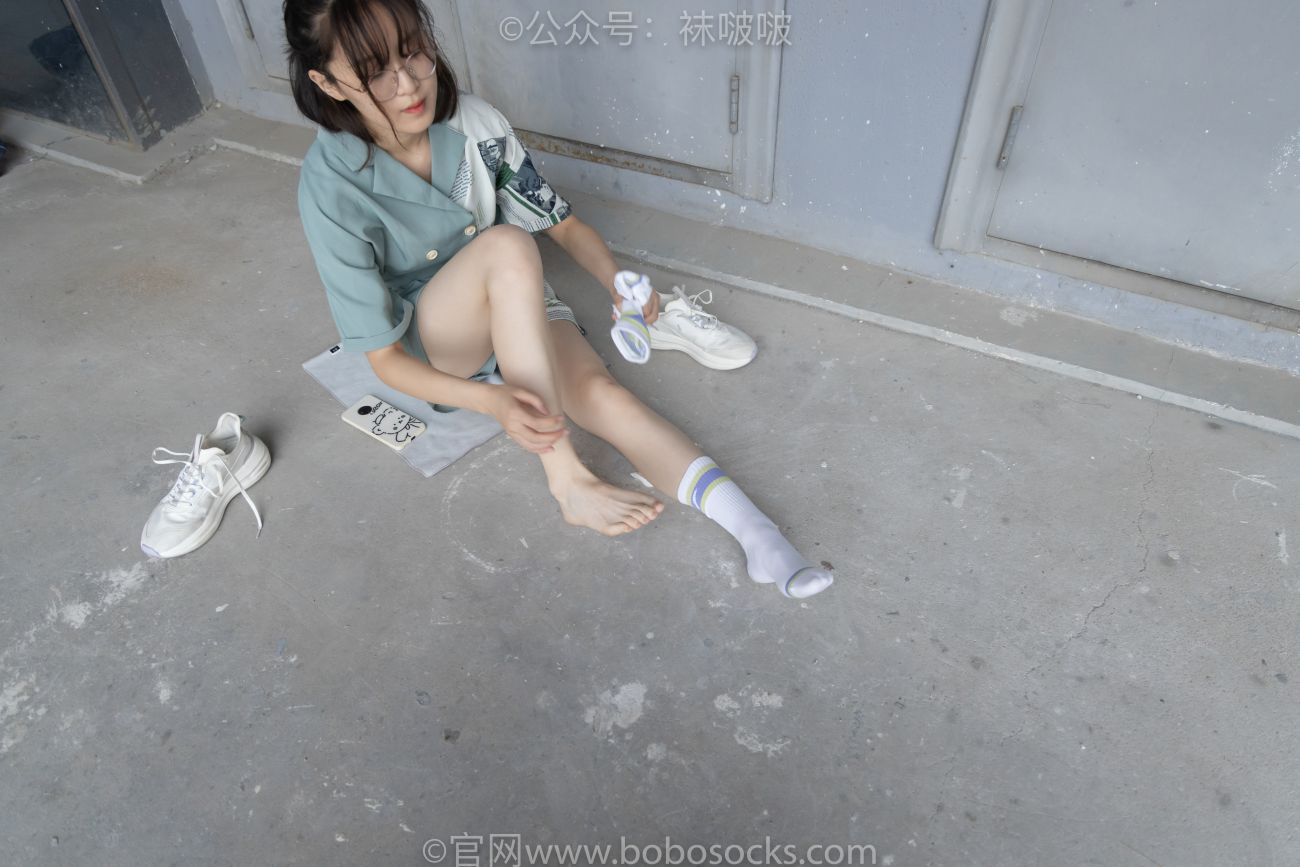 BoBoSocks袜啵啵美少女丝袜美脚写真第No.025期熊熊安踏运动鞋白色棉袜裸足 (89)