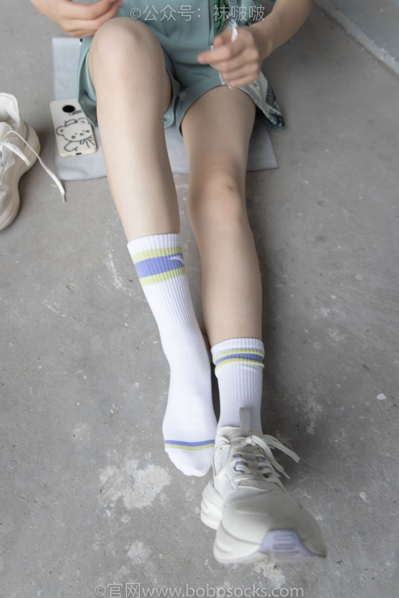 BoBoSocks袜啵啵美少女丝袜美脚写真第No.025期熊熊安踏运动鞋白色棉袜裸足 (52)