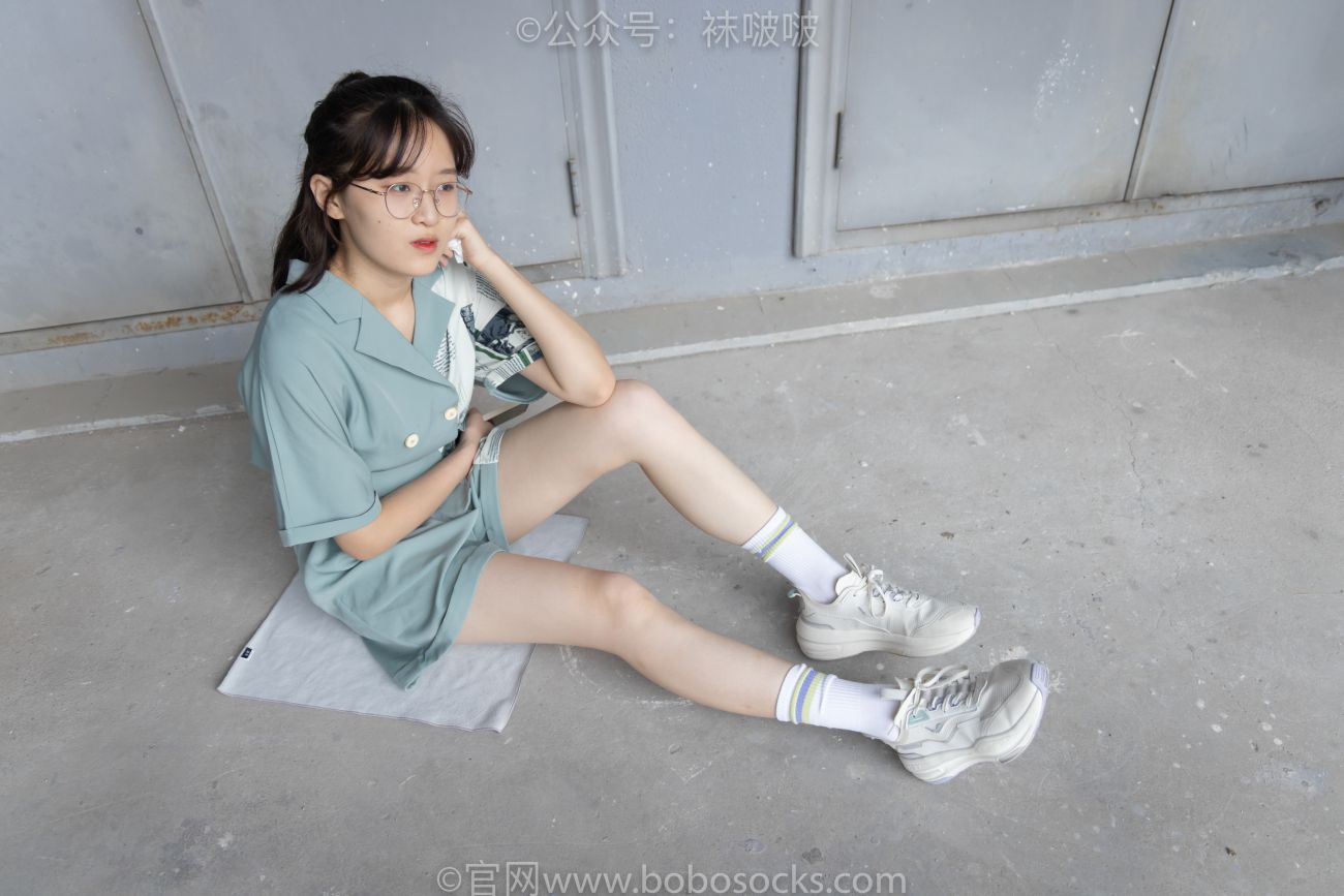 BoBoSocks袜啵啵美少女丝袜美脚写真第No.025期熊熊安踏运动鞋白色棉袜裸足 (24)