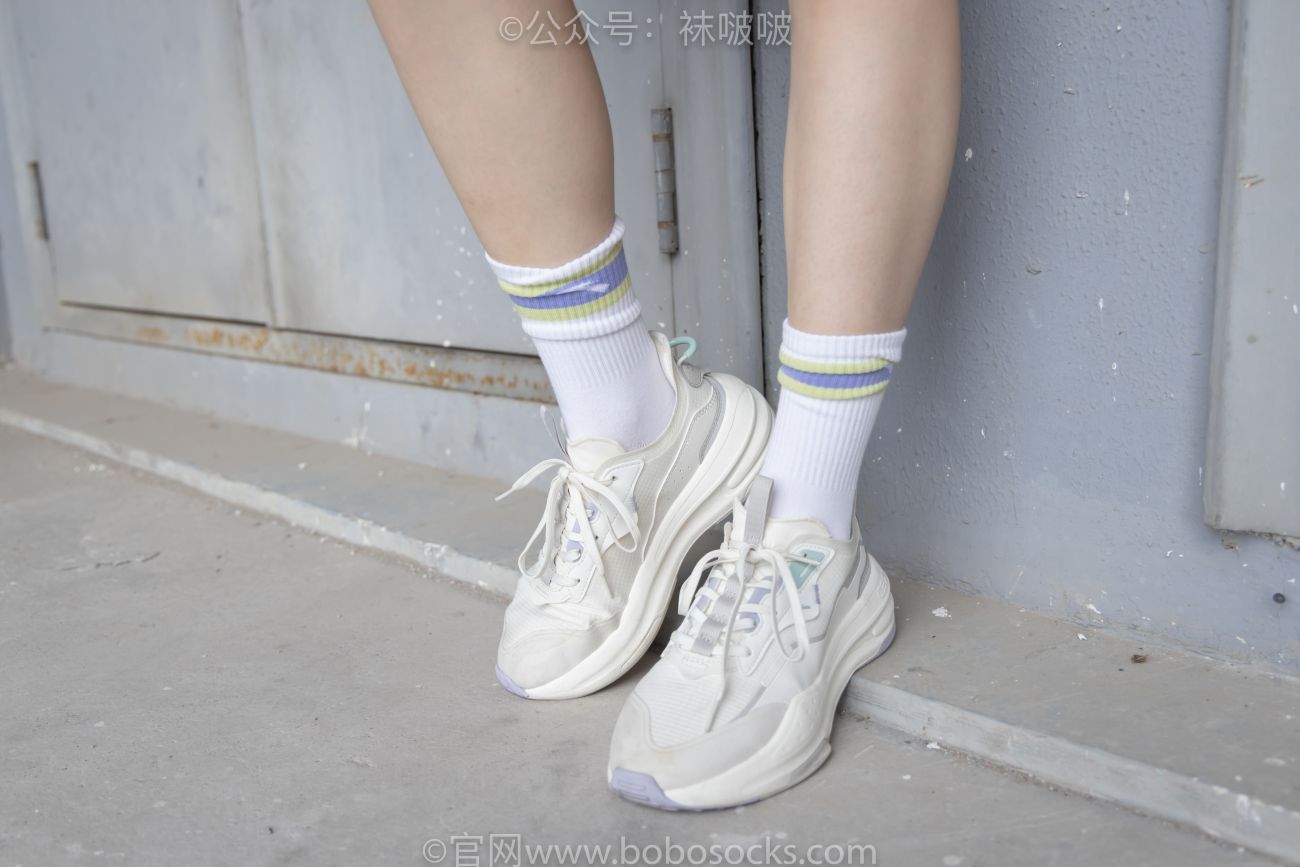 BoBoSocks袜啵啵美少女丝袜美脚写真第No.025期熊熊安踏运动鞋白色棉袜裸足 (16)