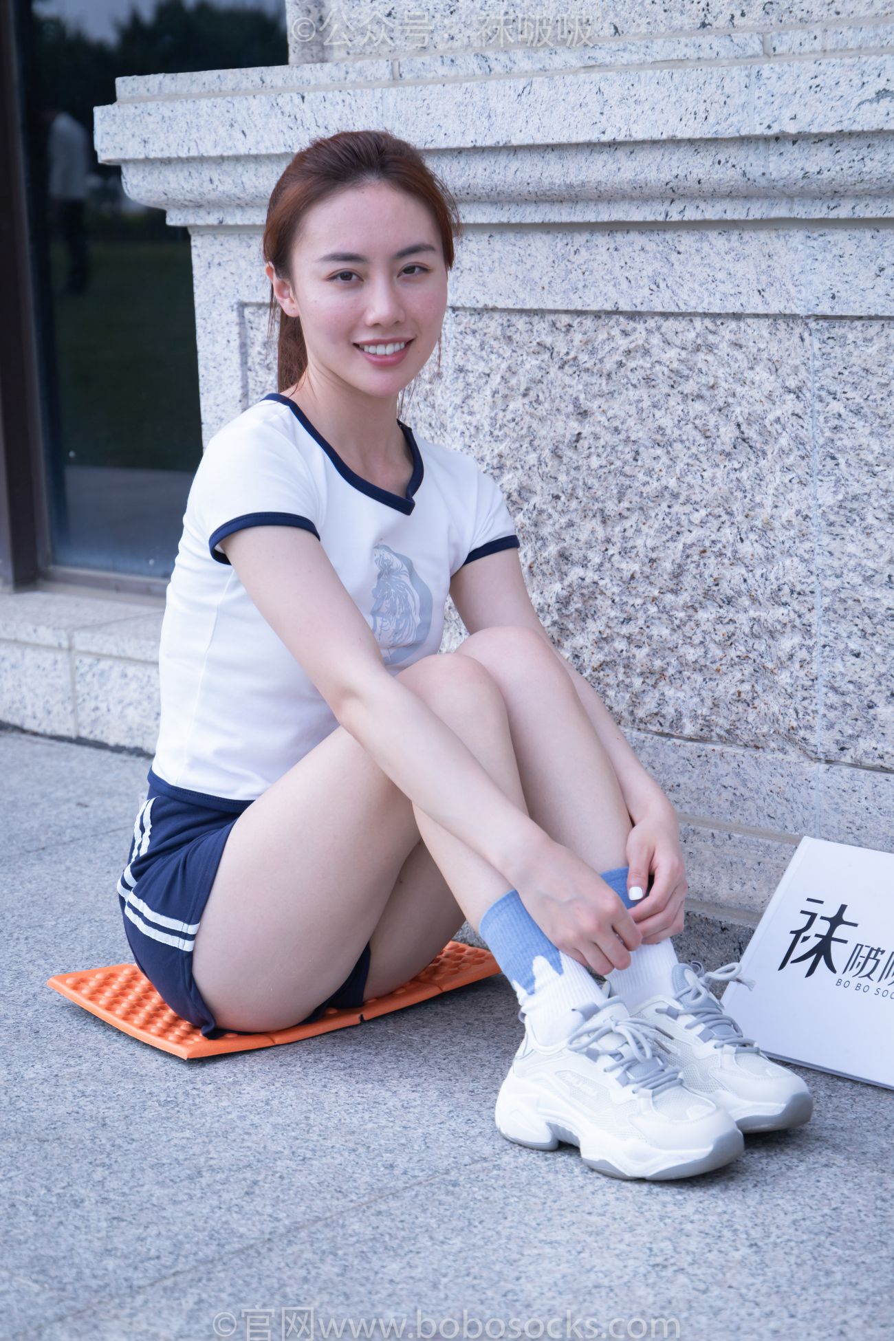 BoBoSocks袜啵啵美少女丝袜美脚写真第No.028期小米运动鞋白棉袜裸足 (15)