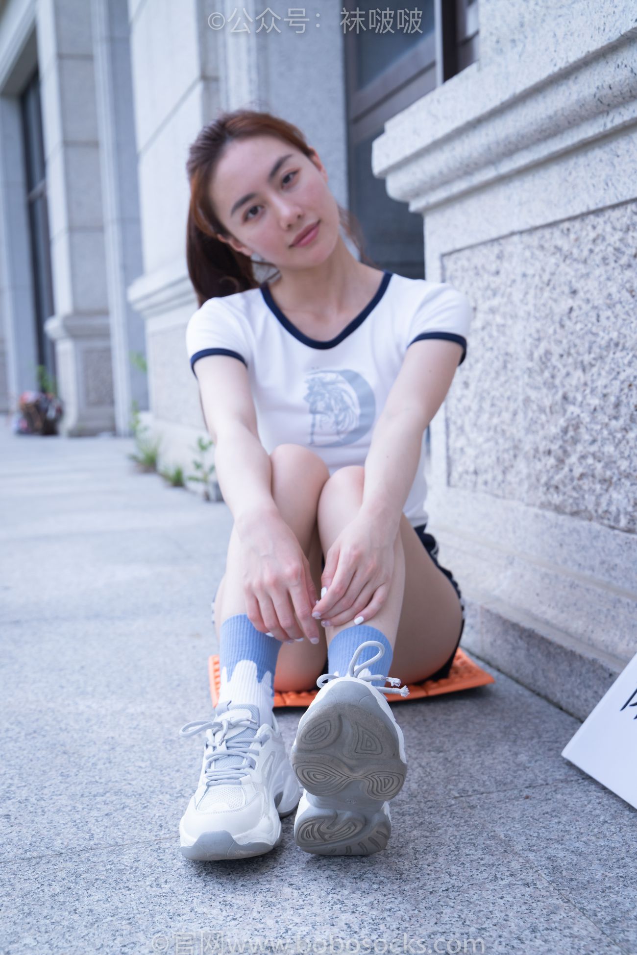 BoBoSocks袜啵啵美少女丝袜美脚写真第No.028期小米运动鞋白棉袜裸足 (21)