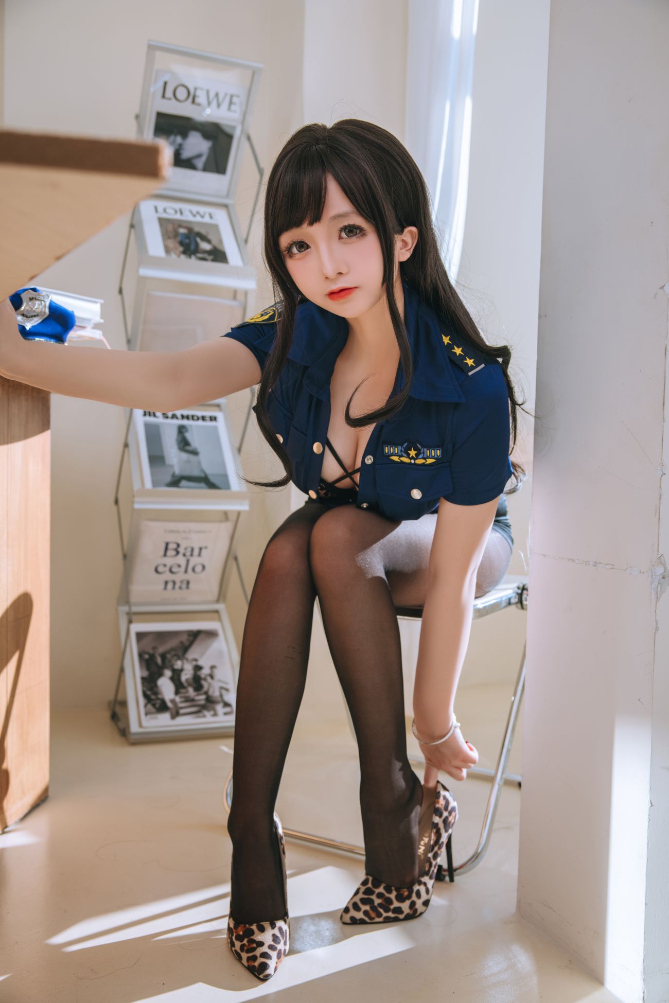 微博美少女日奈娇Cosplay性感写真豹纹女警 (34)