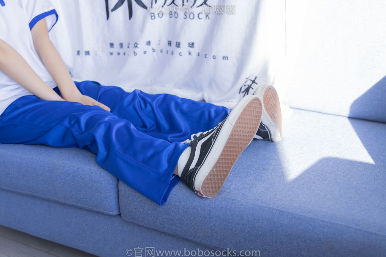 BoBoSocks袜啵啵美少女丝袜美脚写真第No.039期小奶熊校服vans帆布鞋短白棉袜裸足 (13)