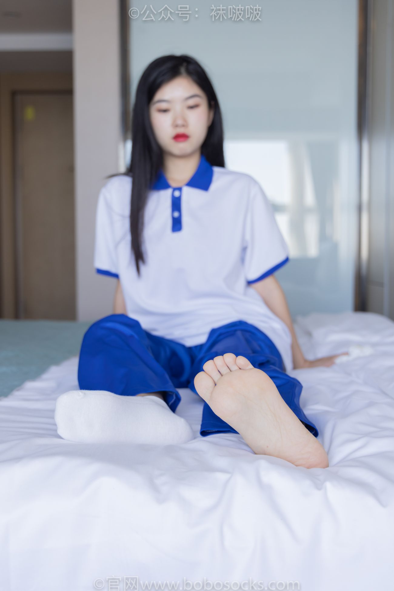 BoBoSocks袜啵啵美少女丝袜美脚写真第No.039期小奶熊校服vans帆布鞋短白棉袜裸足 (71)