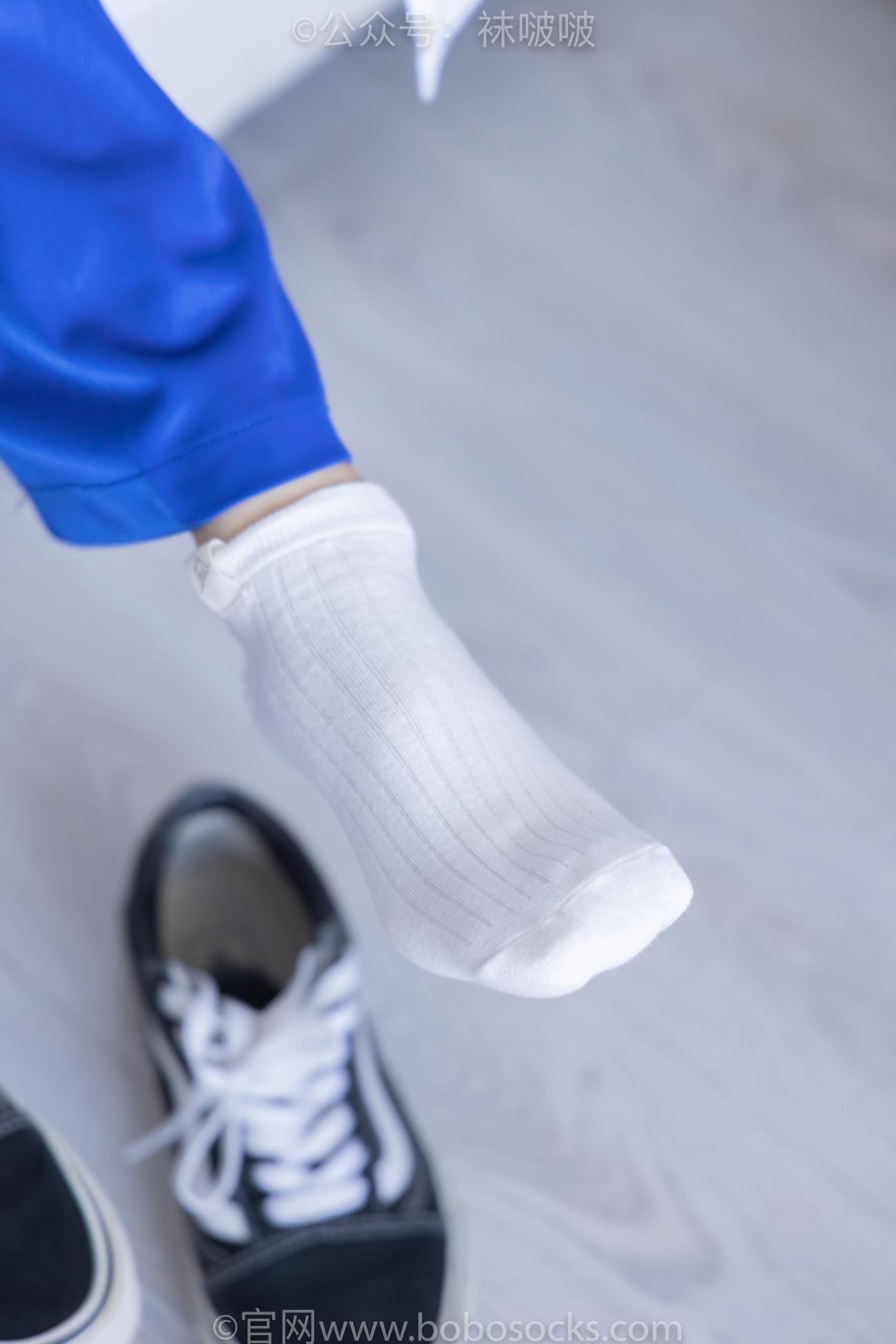 BoBoSocks袜啵啵美少女丝袜美脚写真第No.039期小奶熊校服vans帆布鞋短白棉袜裸足 (22)