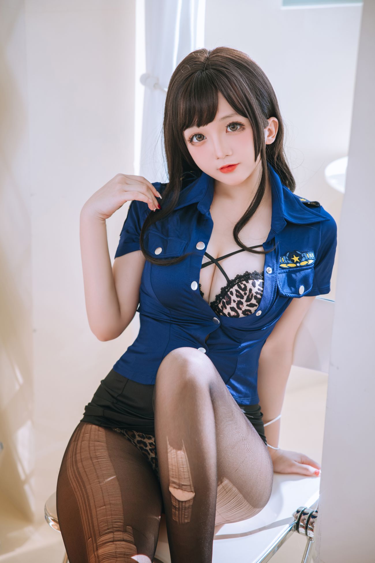 微博美少女日奈娇Cosplay性感写真豹纹女警 (56)