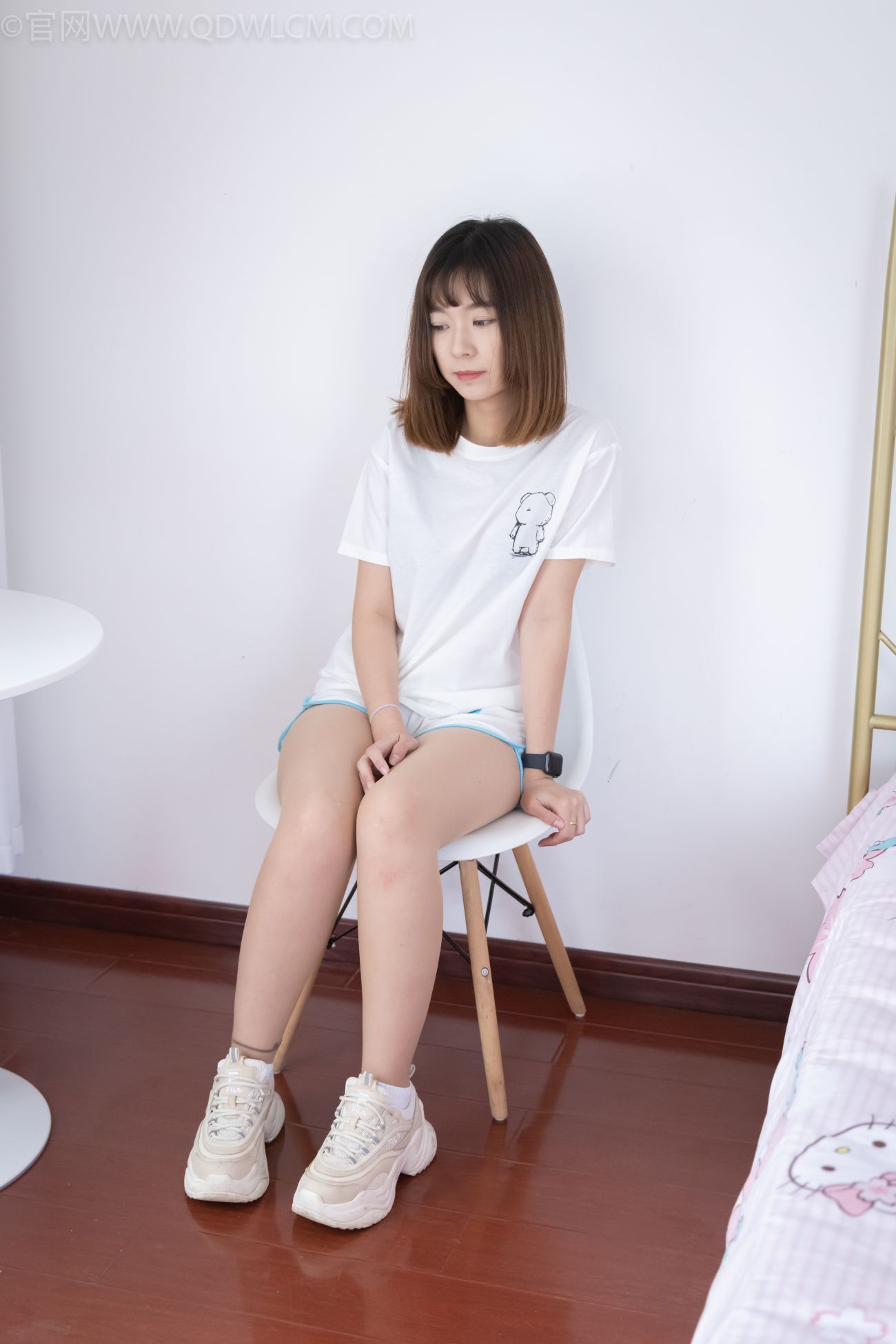 物恋传媒美少女丝袜美脚写真第No.1033期婷婷等待的心 (8)