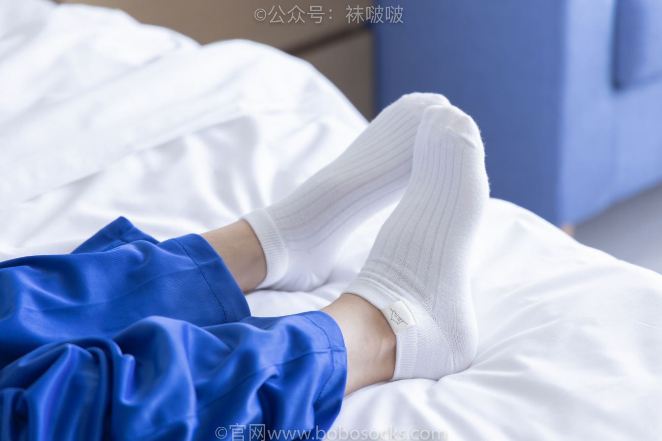 BoBoSocks袜啵啵美少女丝袜美脚写真第No.039期小奶熊校服vans帆布鞋短白棉袜裸足 (64)