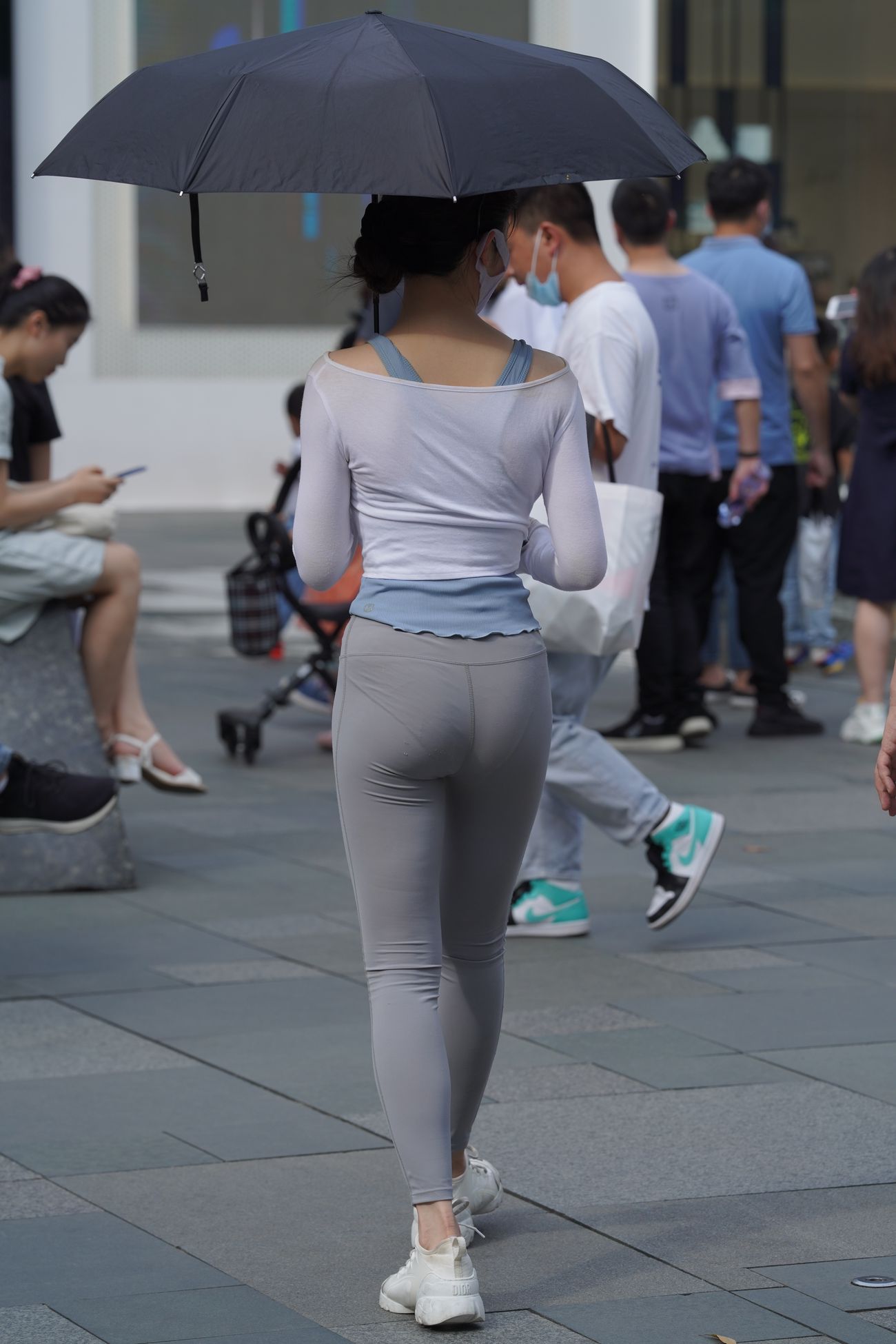 灰色瑜伽裤美妇 (21)