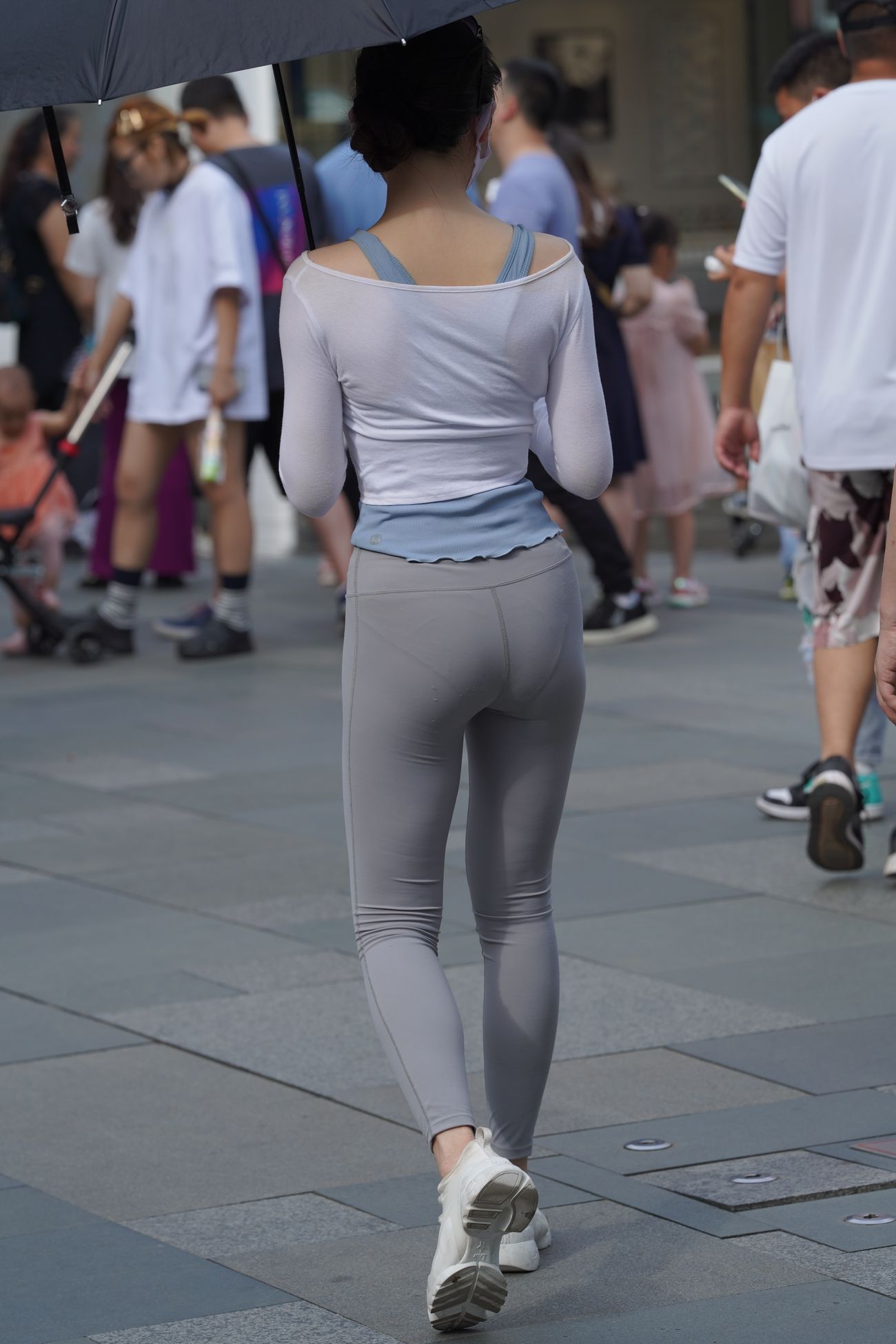 灰色瑜伽裤美妇 (18)