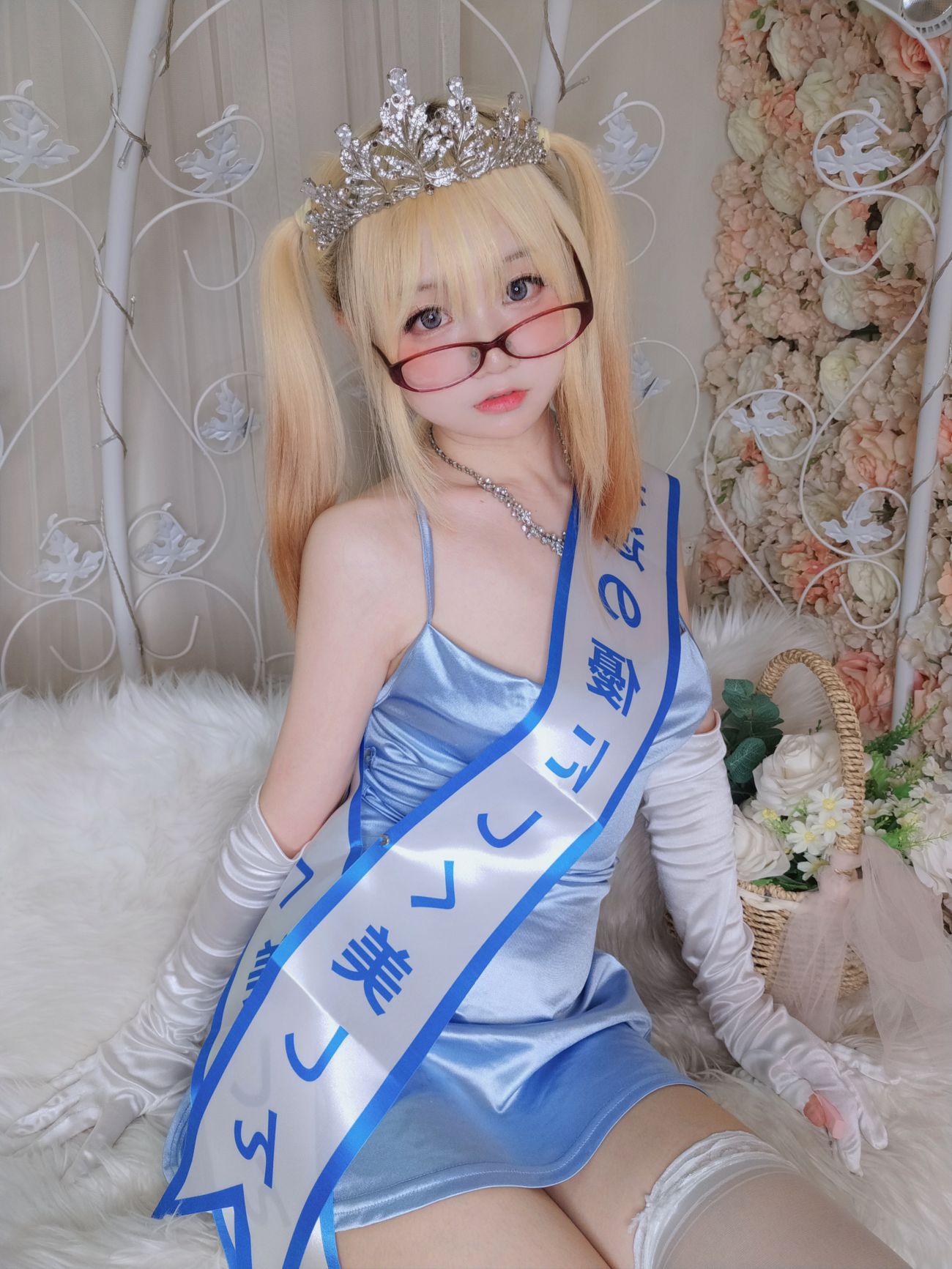 微博美少女摇摇乐yoyoCosplay性感写真闪光色 (116)