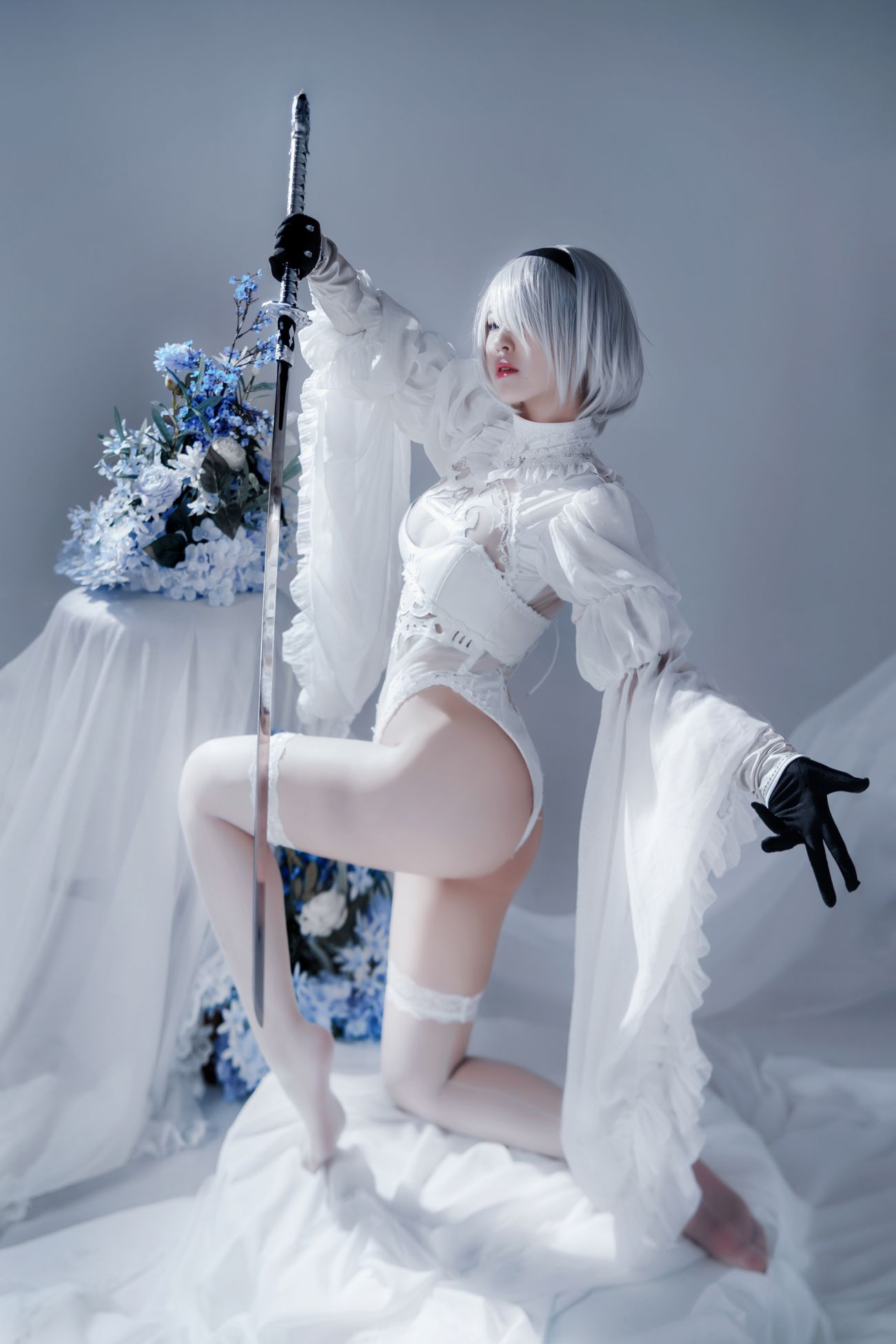 微博美少女半半子Cosplay性感写真Automataヨルハ二号B型 白いドレス (18)