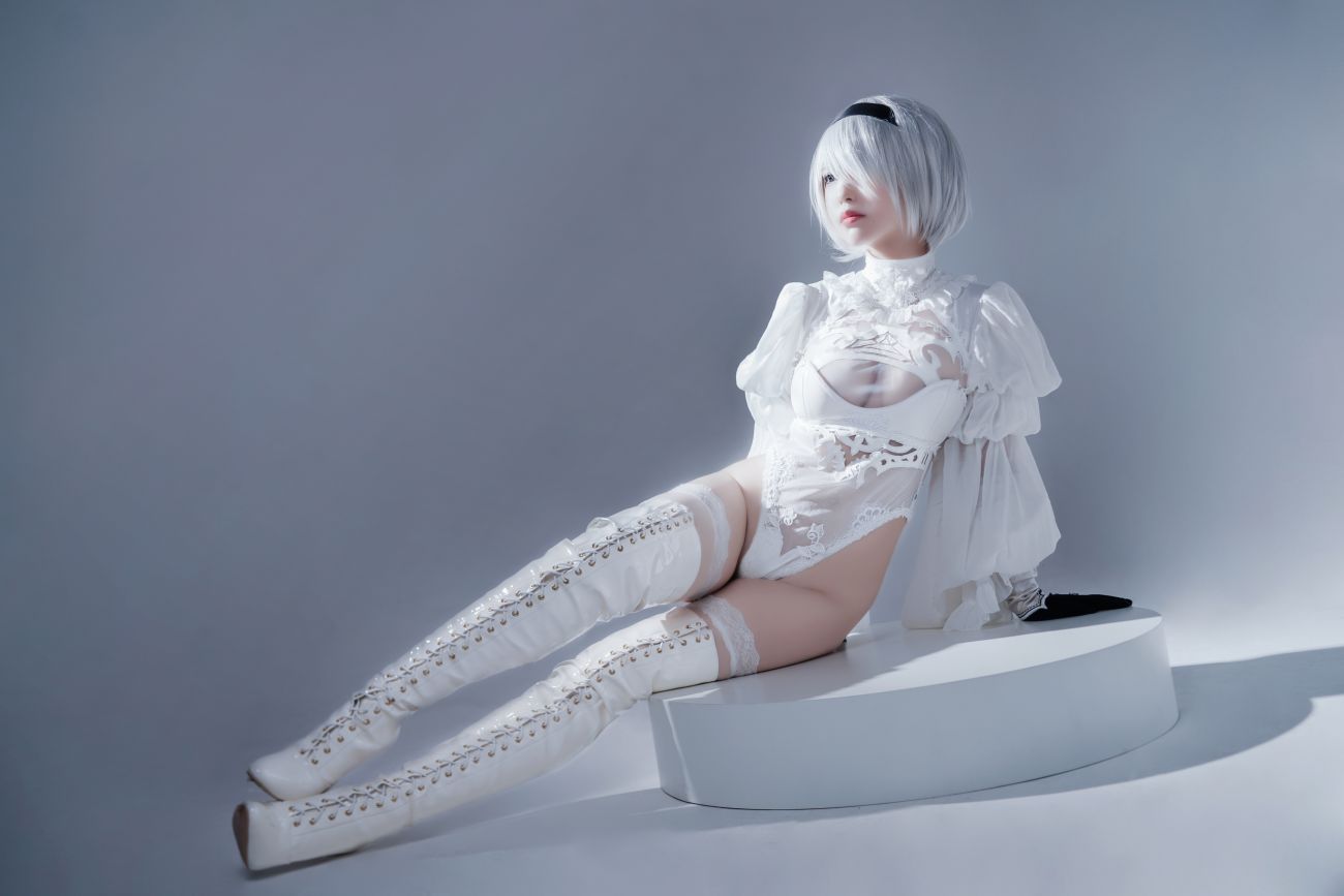 微博美少女半半子Cosplay性感写真Automataヨルハ二号B型 白いドレス (39)