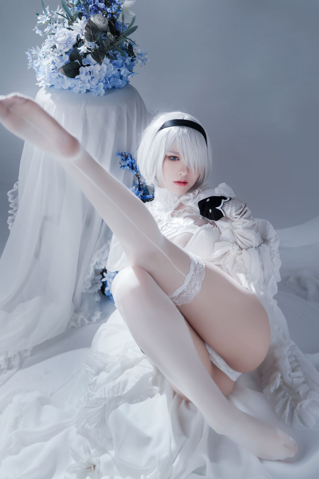 微博美少女半半子Cosplay性感写真Automataヨルハ二号B型 白いドレス (16)