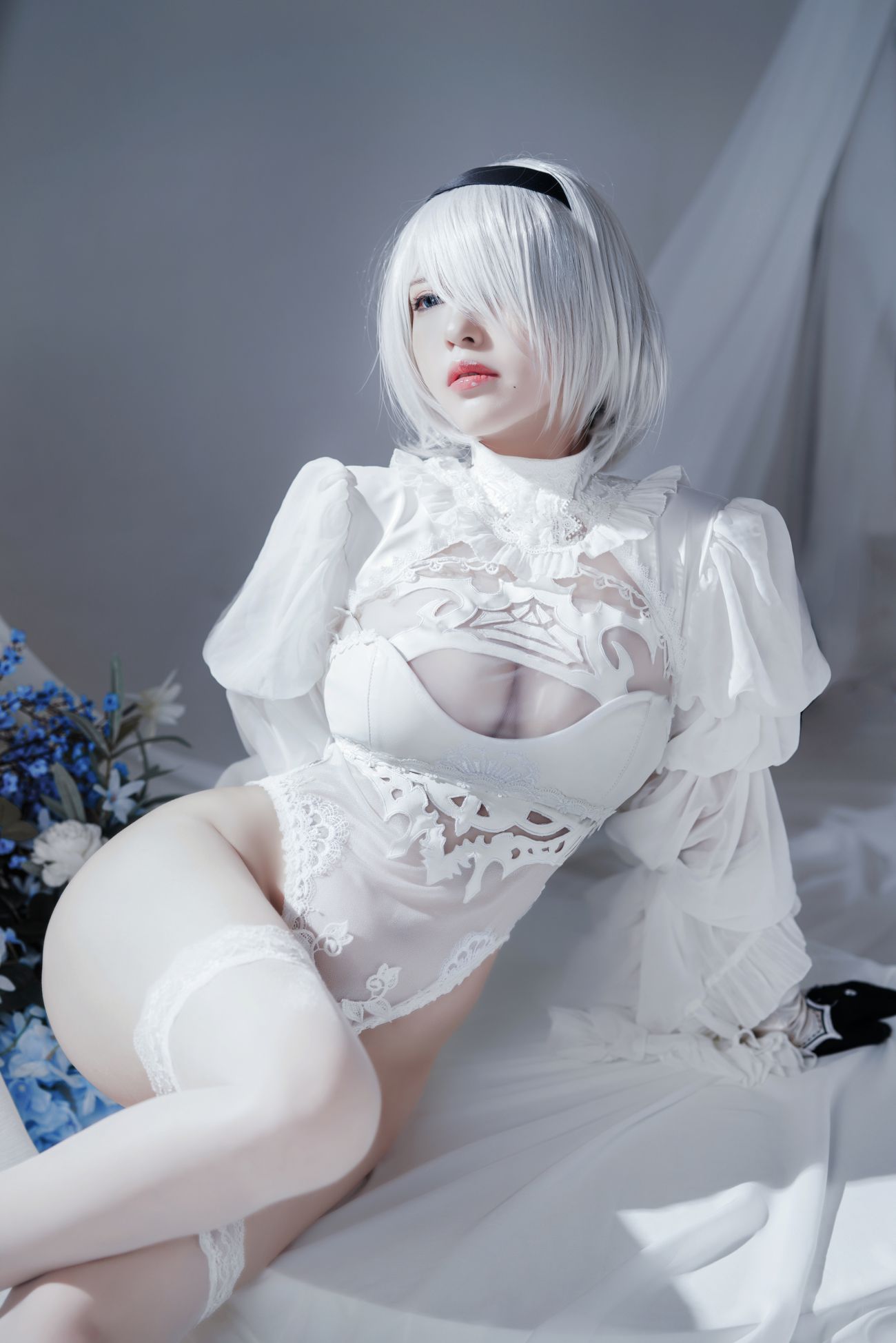 微博美少女半半子Cosplay性感写真Automataヨルハ二号B型 白いドレス (10)