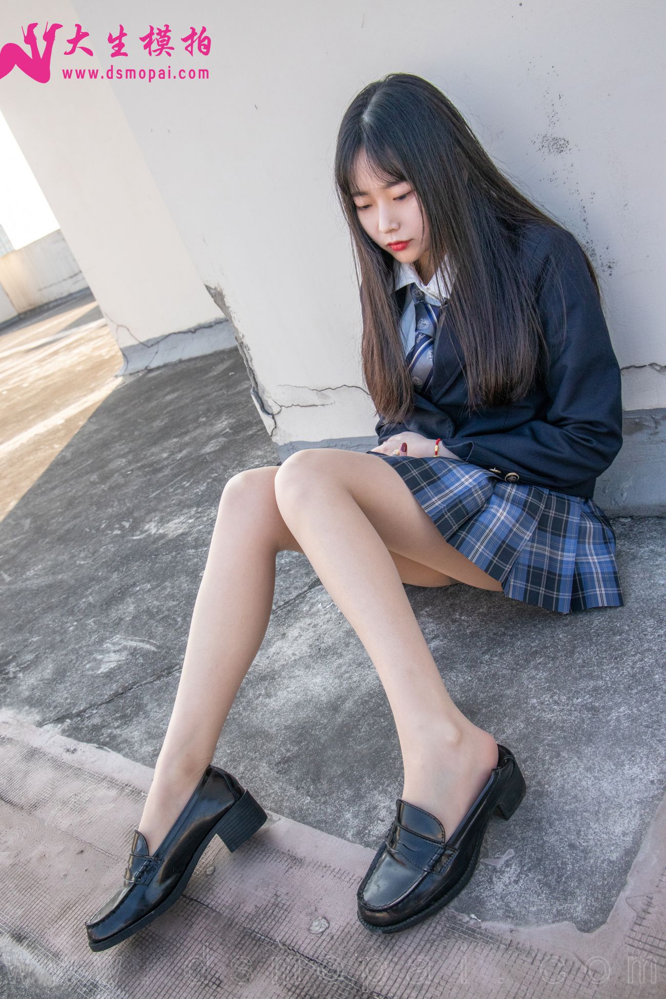 大生模拍大学生丝袜美脚私拍写真第No.264期丹丹可爱学院风少女 (28)