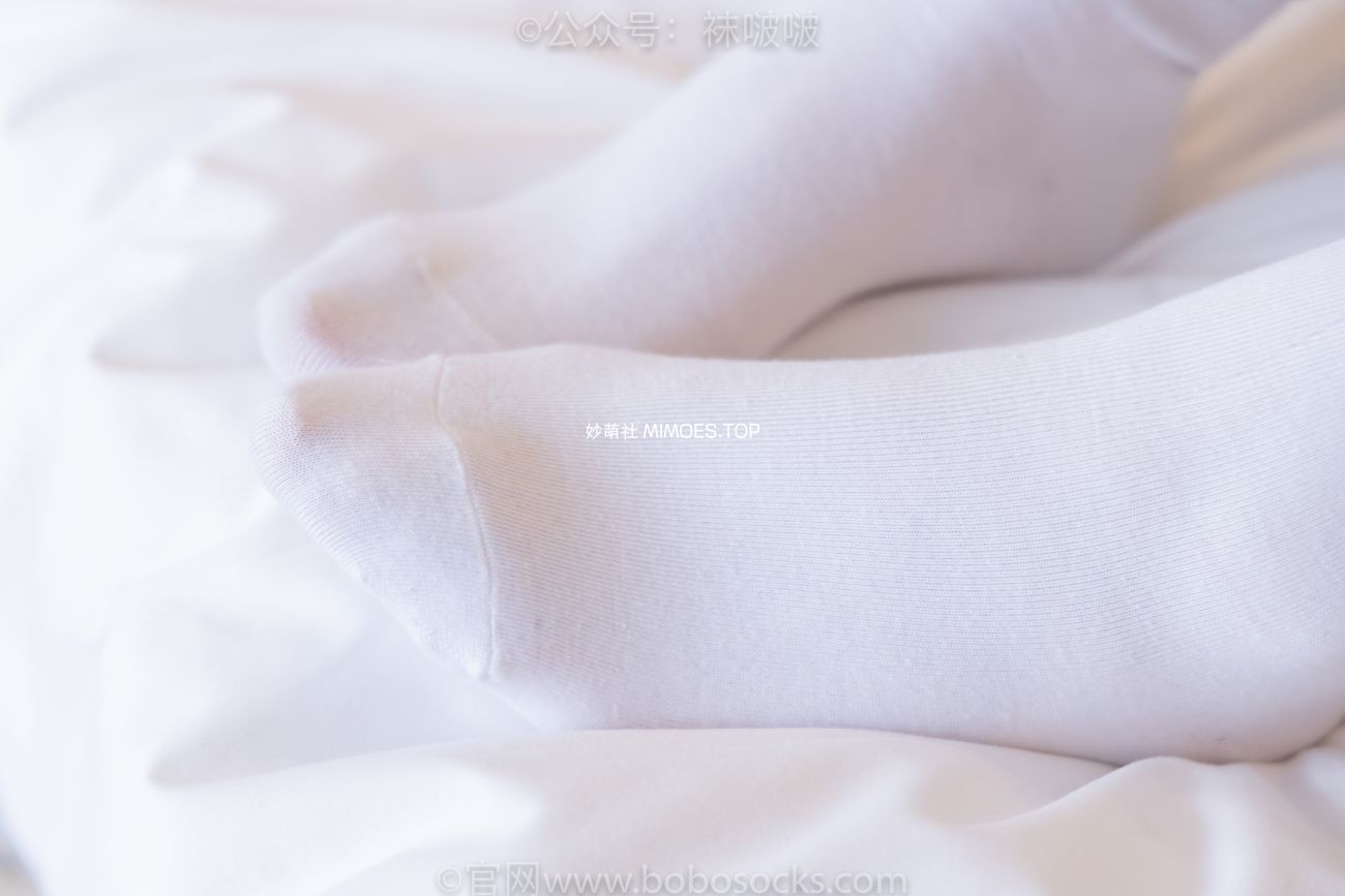 BoBoSocks袜啵啵美少女丝袜美脚写真第No.050期小甜豆高跟长靴白棉袜 (121)