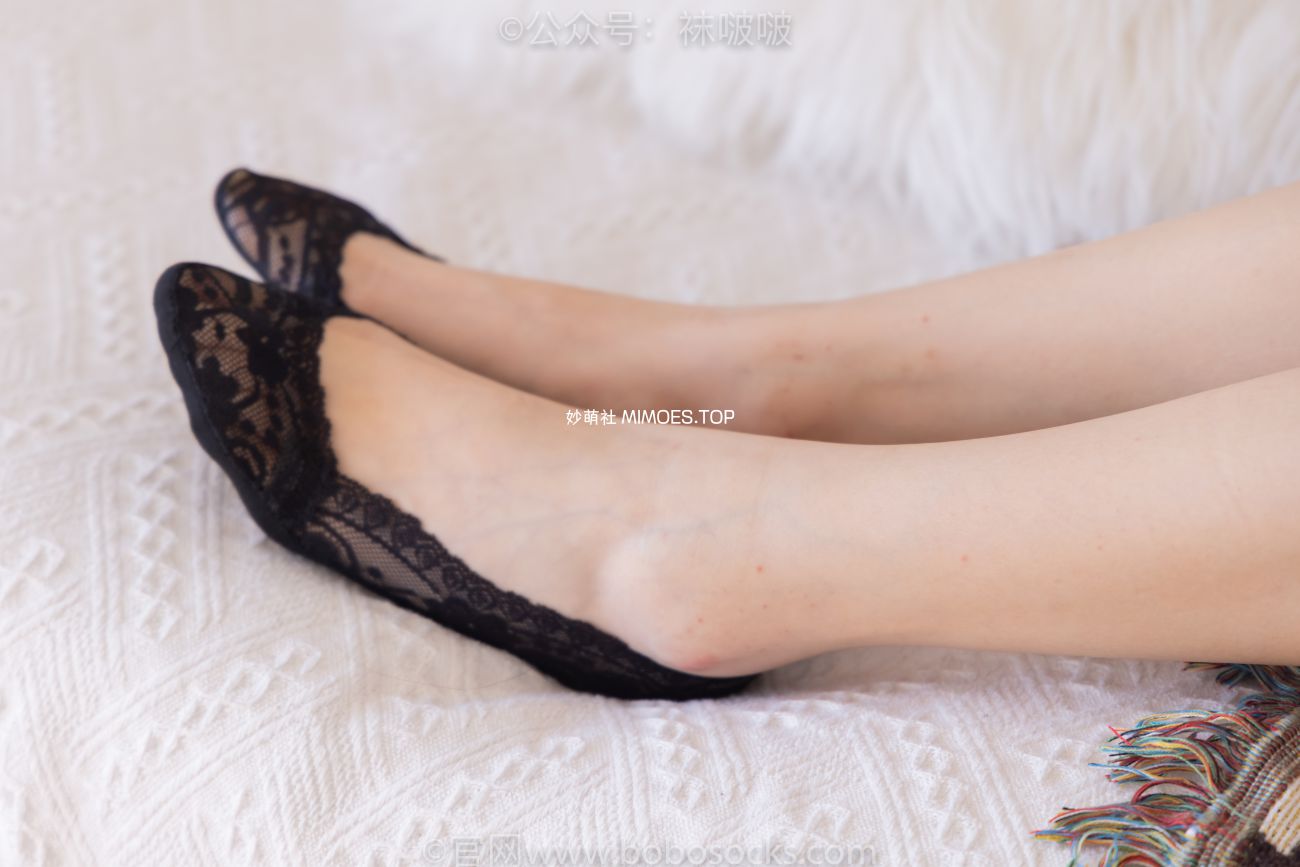 BoBoSocks袜啵啵美少女丝袜美脚写真第No.053期小甜豆皮鞋厚黑丝黑色蕾丝船袜 (106)
