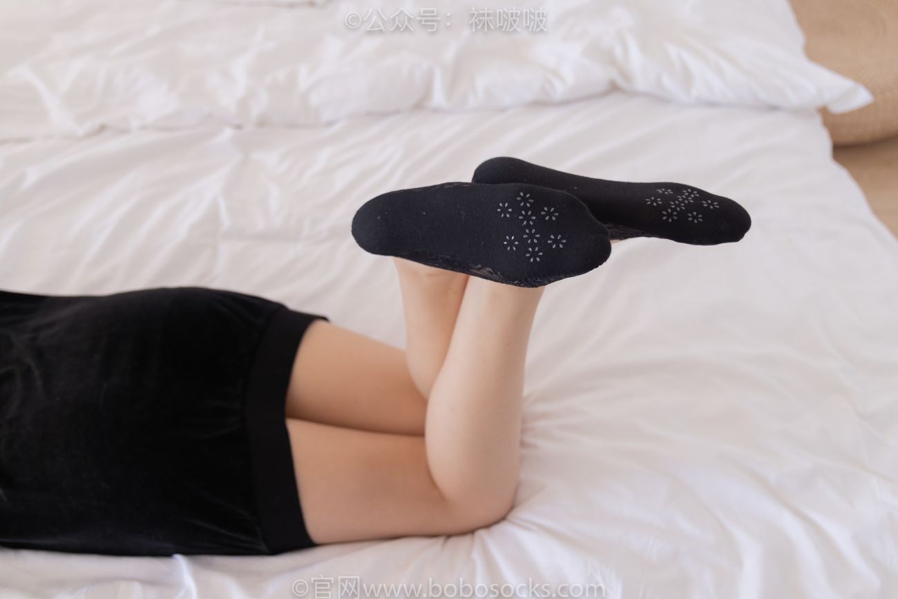 BoBoSocks袜啵啵美少女丝袜美脚写真第No.053期小甜豆皮鞋厚黑丝黑色蕾丝船袜 (113)