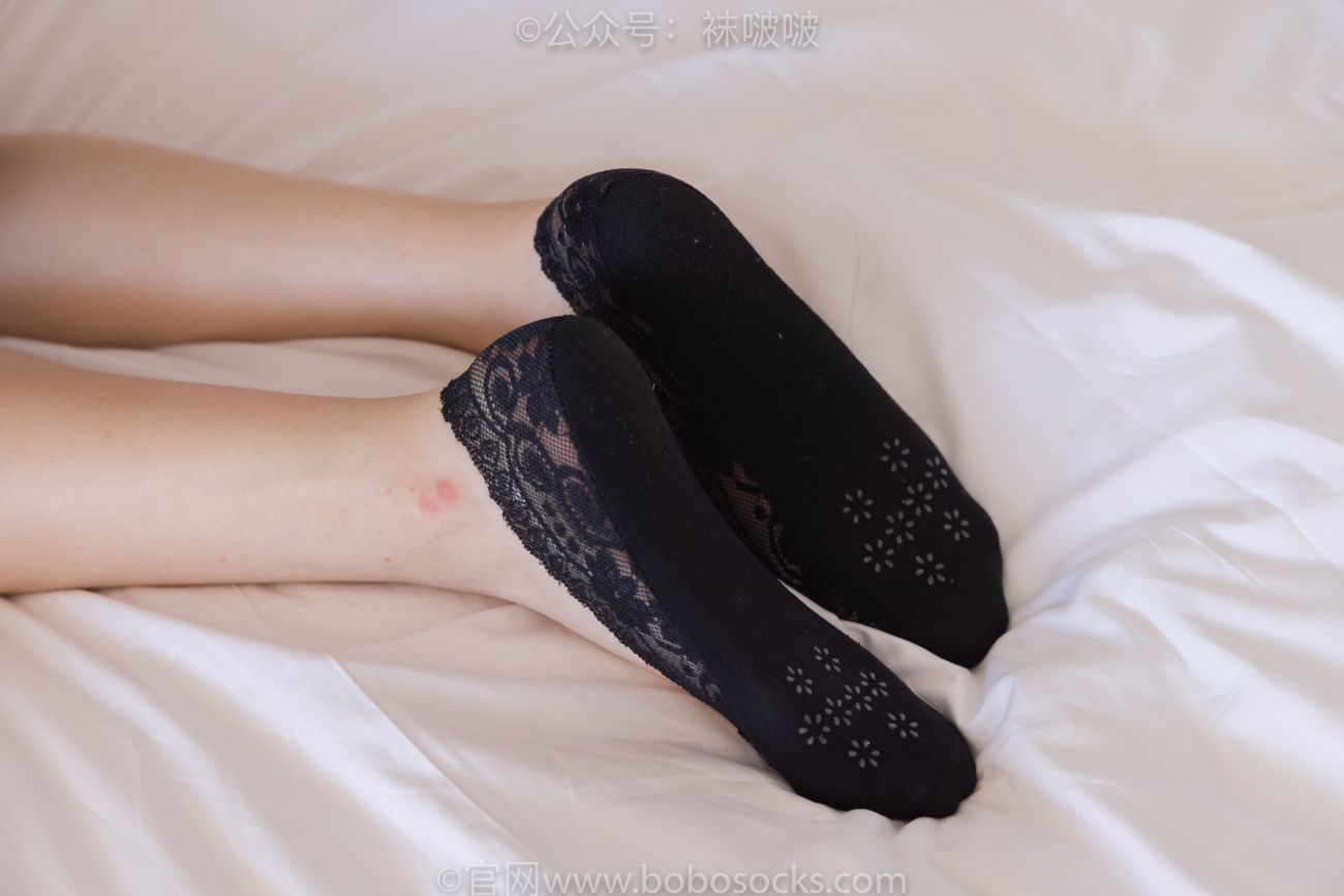 BoBoSocks袜啵啵美少女丝袜美脚写真第No.053期小甜豆皮鞋厚黑丝黑色蕾丝船袜 (101)