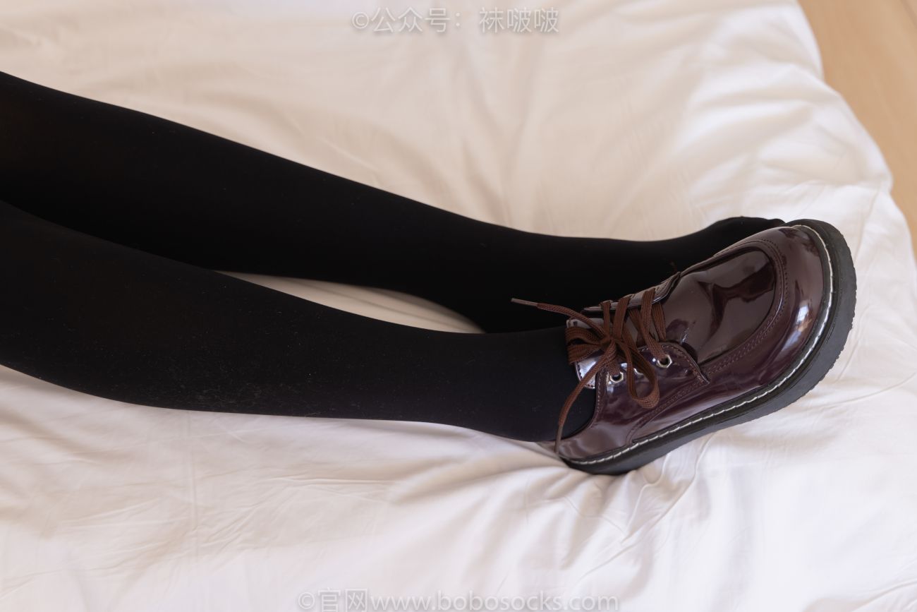 BoBoSocks袜啵啵美少女丝袜美脚写真第No.053期小甜豆皮鞋厚黑丝黑色蕾丝船袜 (29)