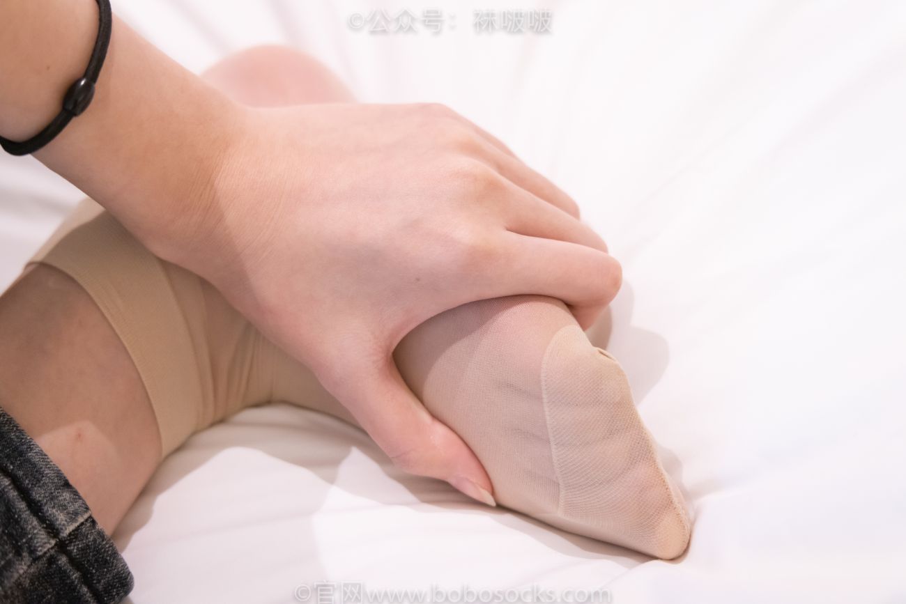 BoBoSocks袜啵啵美少女丝袜美脚写真第No.063期小甜豆平底鞋短肉丝短咖啡丝裸足 (69)