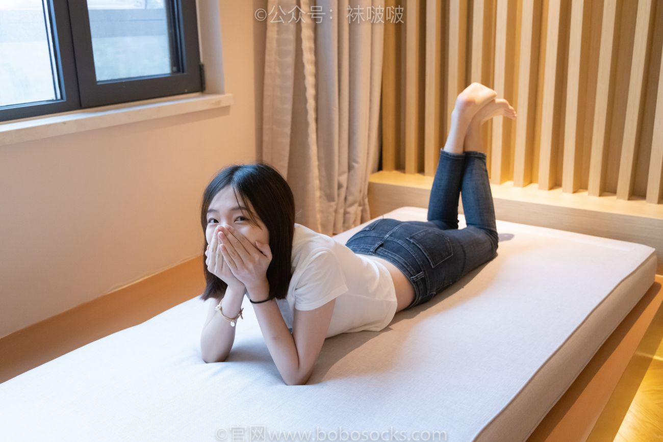 BoBoSocks袜啵啵美少女丝袜美脚写真第No.063期小甜豆平底鞋短肉丝短咖啡丝裸足 (141)