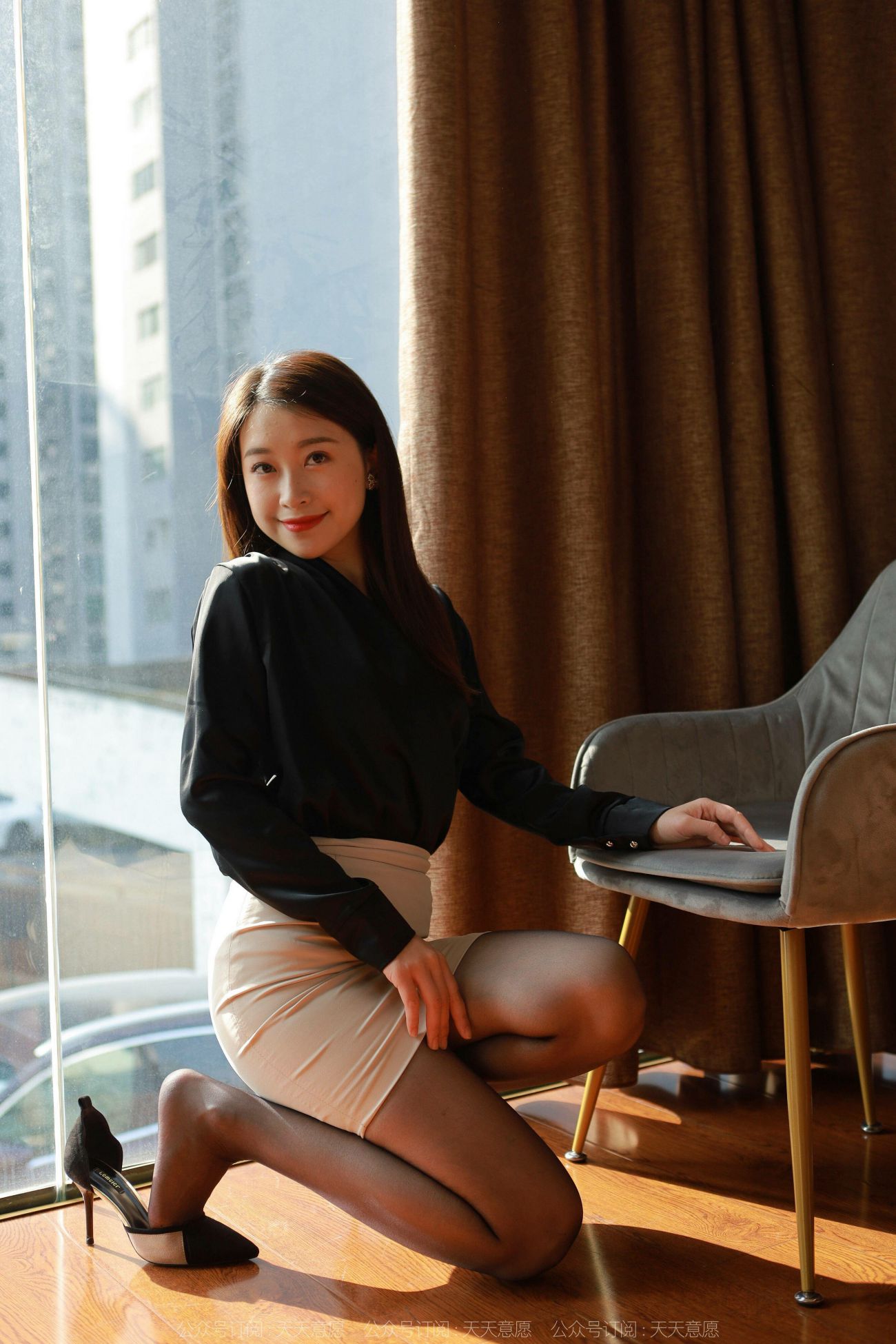 IESS异思趣向腿模丝袜美足写真小婕黑丝职业装 (22)