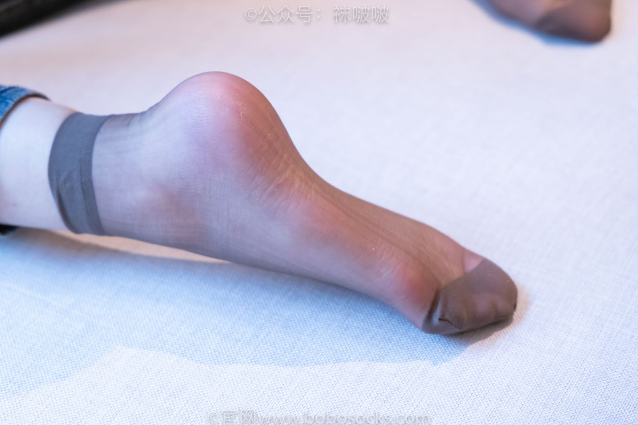 BoBoSocks袜啵啵美少女丝袜美脚写真第No.063期小甜豆平底鞋短肉丝短咖啡丝裸足 (99)