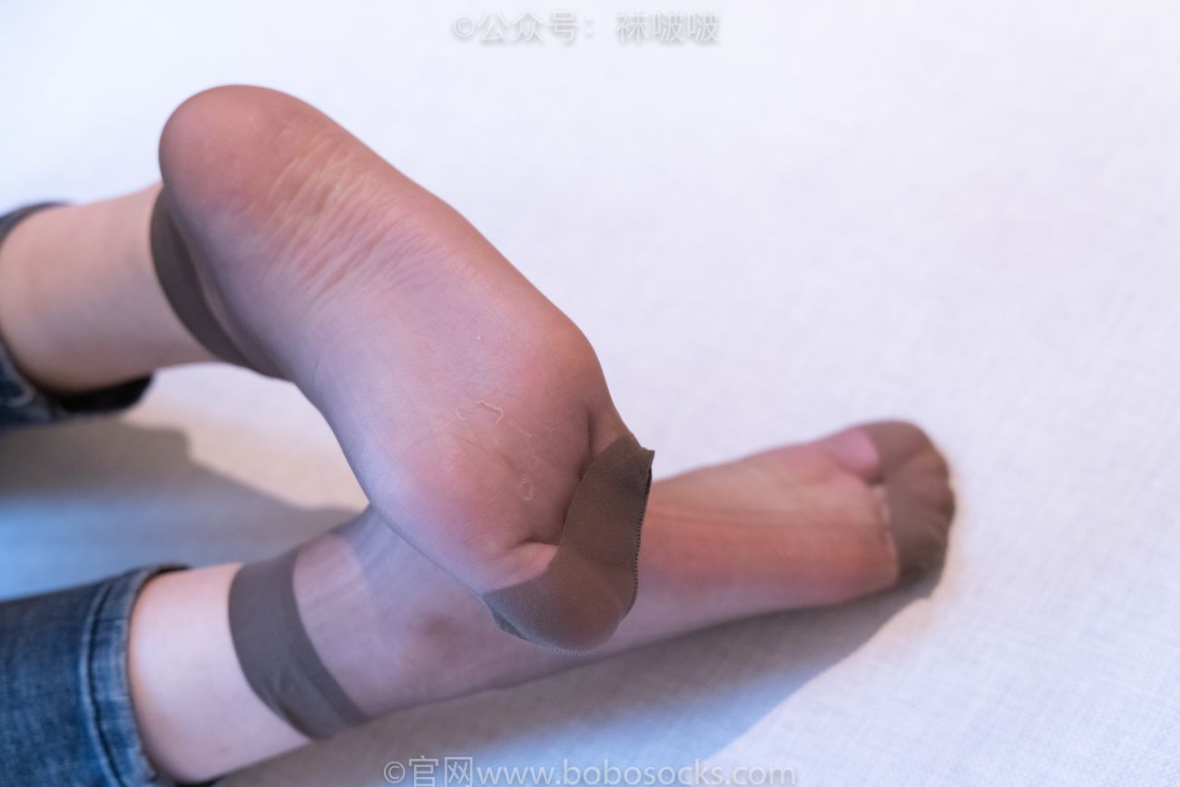 BoBoSocks袜啵啵美少女丝袜美脚写真第No.063期小甜豆平底鞋短肉丝短咖啡丝裸足 (106)