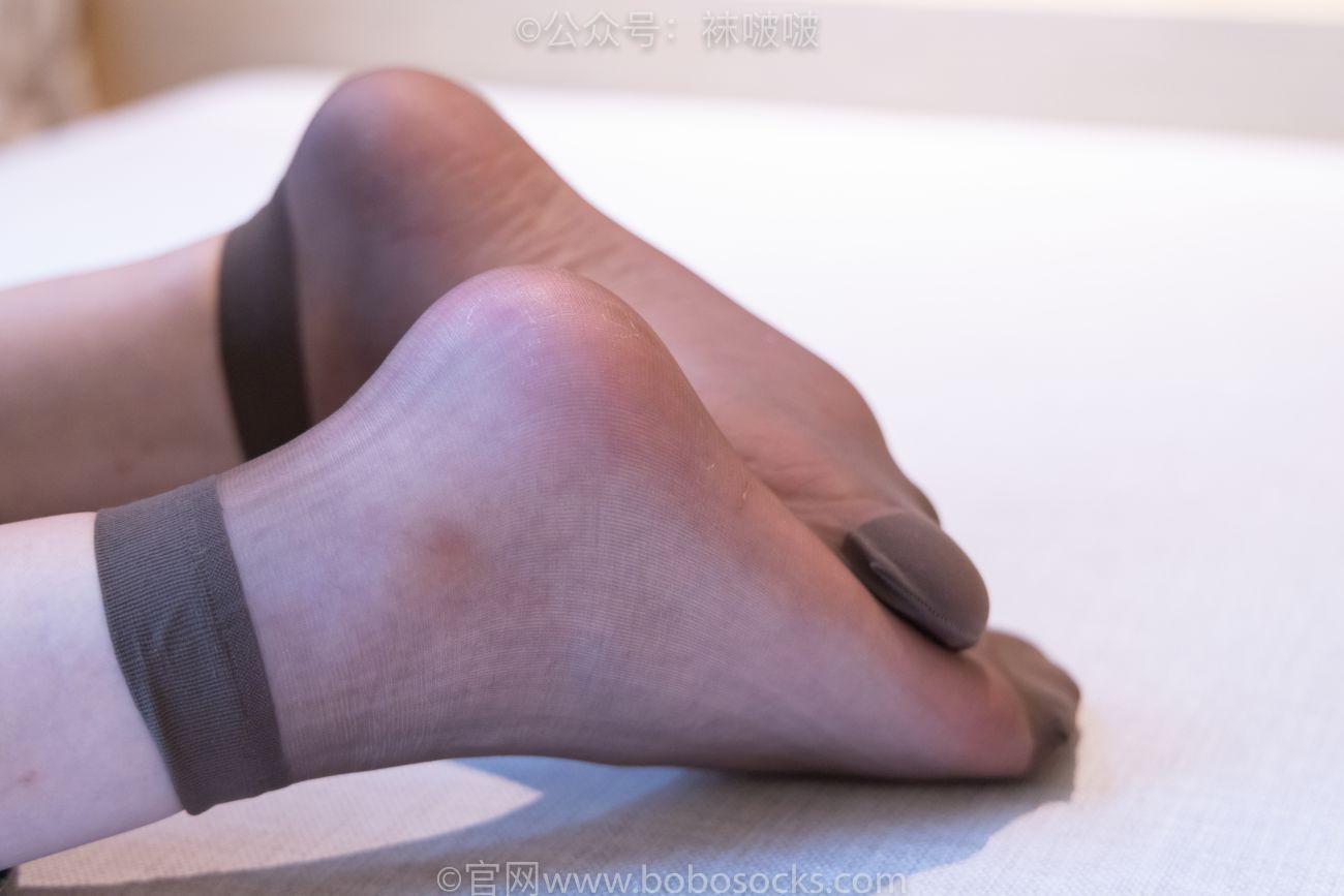 BoBoSocks袜啵啵美少女丝袜美脚写真第No.063期小甜豆平底鞋短肉丝短咖啡丝裸足 (108)