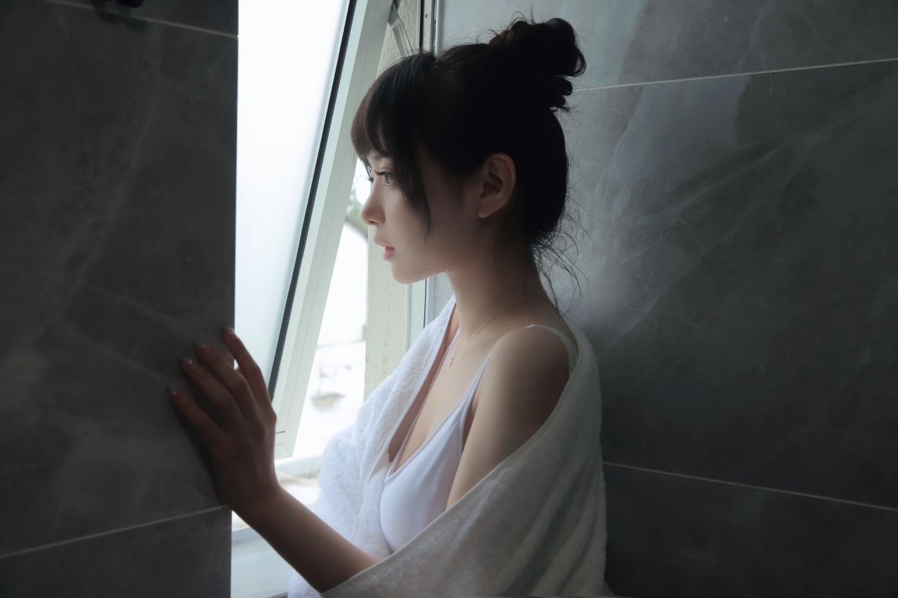 微博美少女Shika小鹿鹿性感Cosplay写真半透浴室 (19)