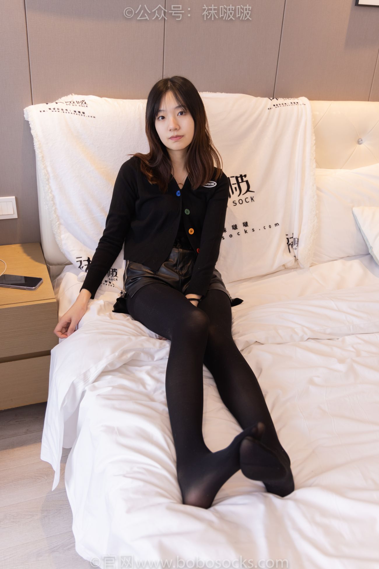 BoBoSocks袜啵啵美少女丝袜美脚写真第No.072期小甜豆两双长靴厚黑丝厚肉丝 (27)