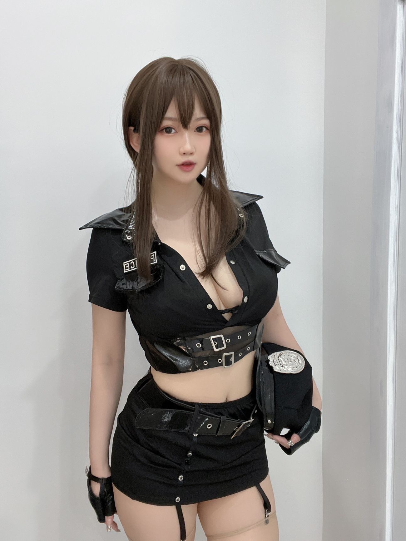 微博美少女是依酱呀性感Cosplay写真女警 (4)