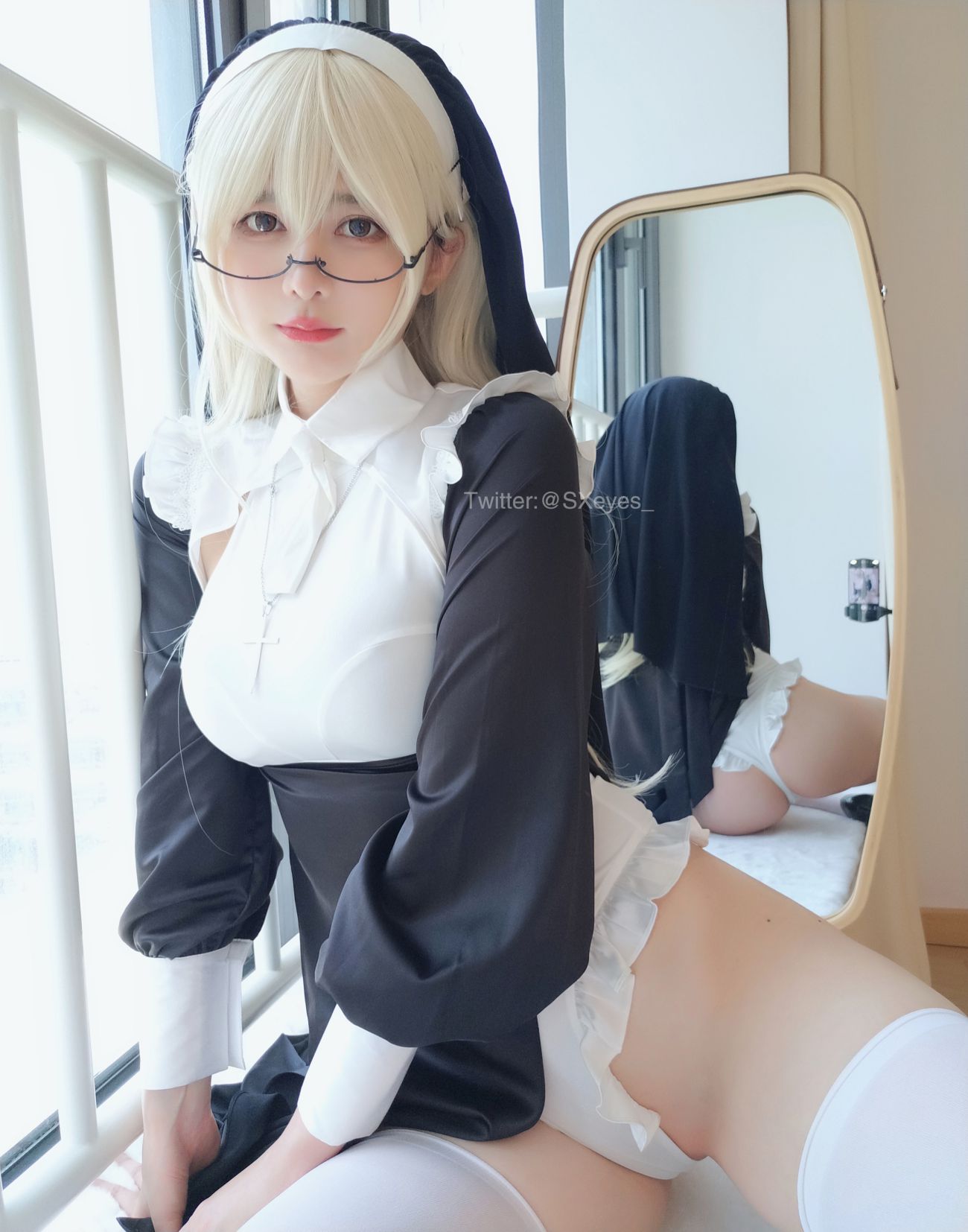 微博美少女眼酱大魔王w性感Cosplay写真修女 (25)